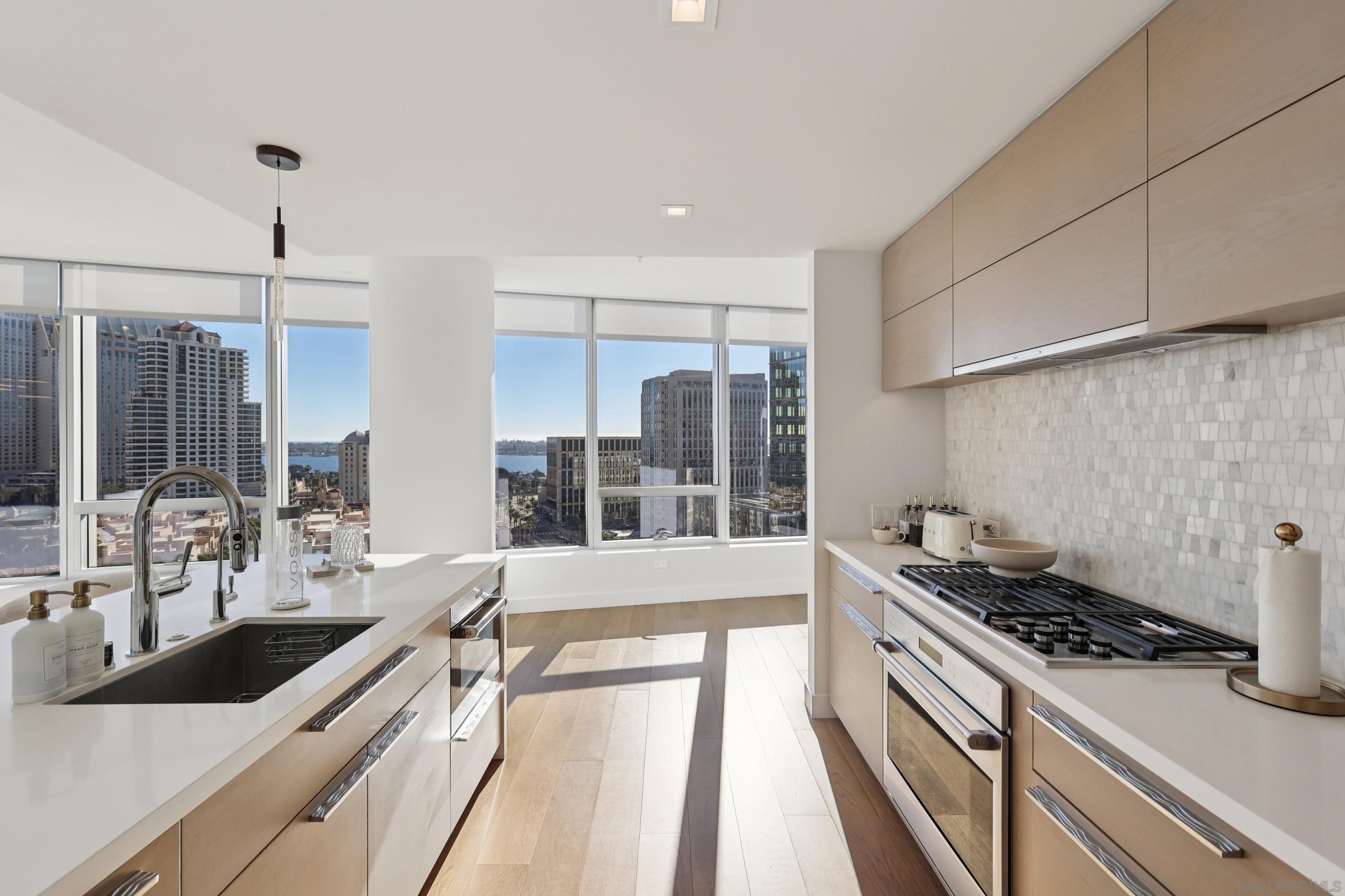 Detail Gallery Image 8 of 29 For 888 W E St  #1504,  San Diego,  CA 92101 - 2 Beds | 2 Baths