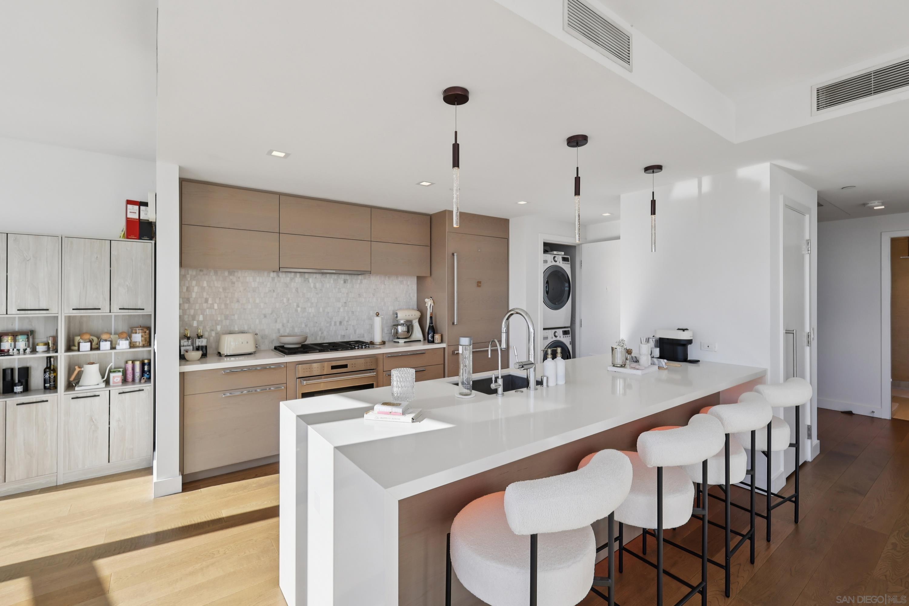 Detail Gallery Image 9 of 29 For 888 W E St  #1504,  San Diego,  CA 92101 - 2 Beds | 2 Baths