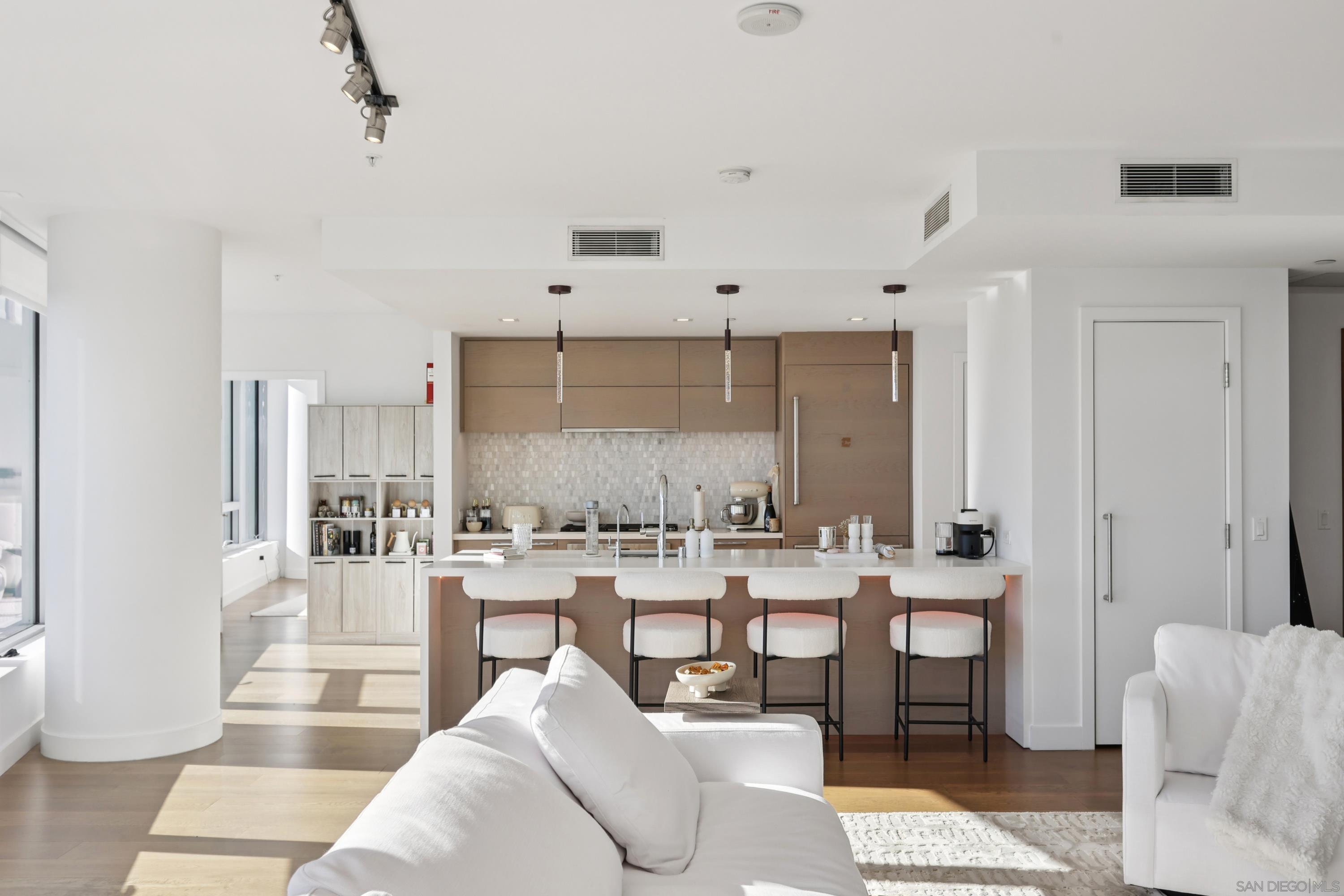 Detail Gallery Image 10 of 29 For 888 W E St  #1504,  San Diego,  CA 92101 - 2 Beds | 2 Baths