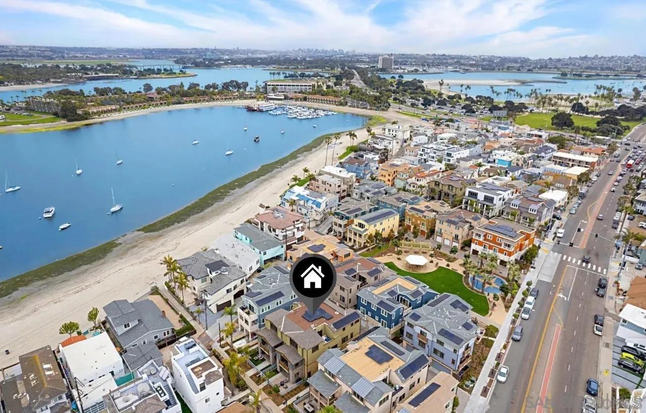 Detail Gallery Image 2 of 42 For 819  Kennebeck Ct, San Diego,  CA 92109 - 3 Beds | 2 Baths