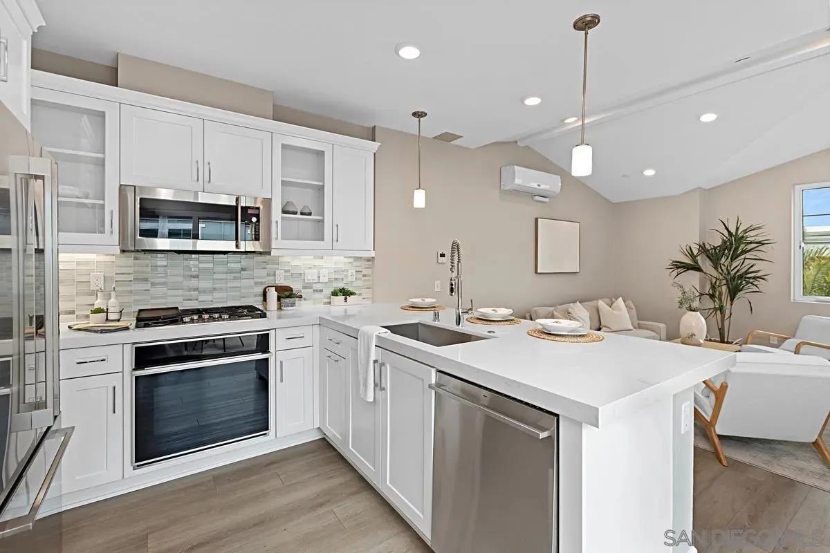 Detail Gallery Image 11 of 42 For 819  Kennebeck Ct, San Diego,  CA 92109 - 3 Beds | 2 Baths