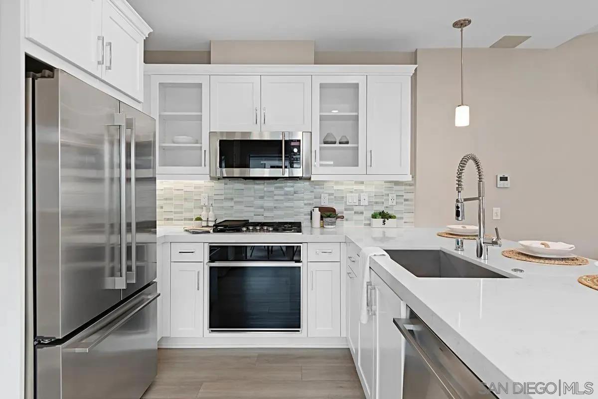 Detail Gallery Image 12 of 42 For 819  Kennebeck Ct, San Diego,  CA 92109 - 3 Beds | 2 Baths