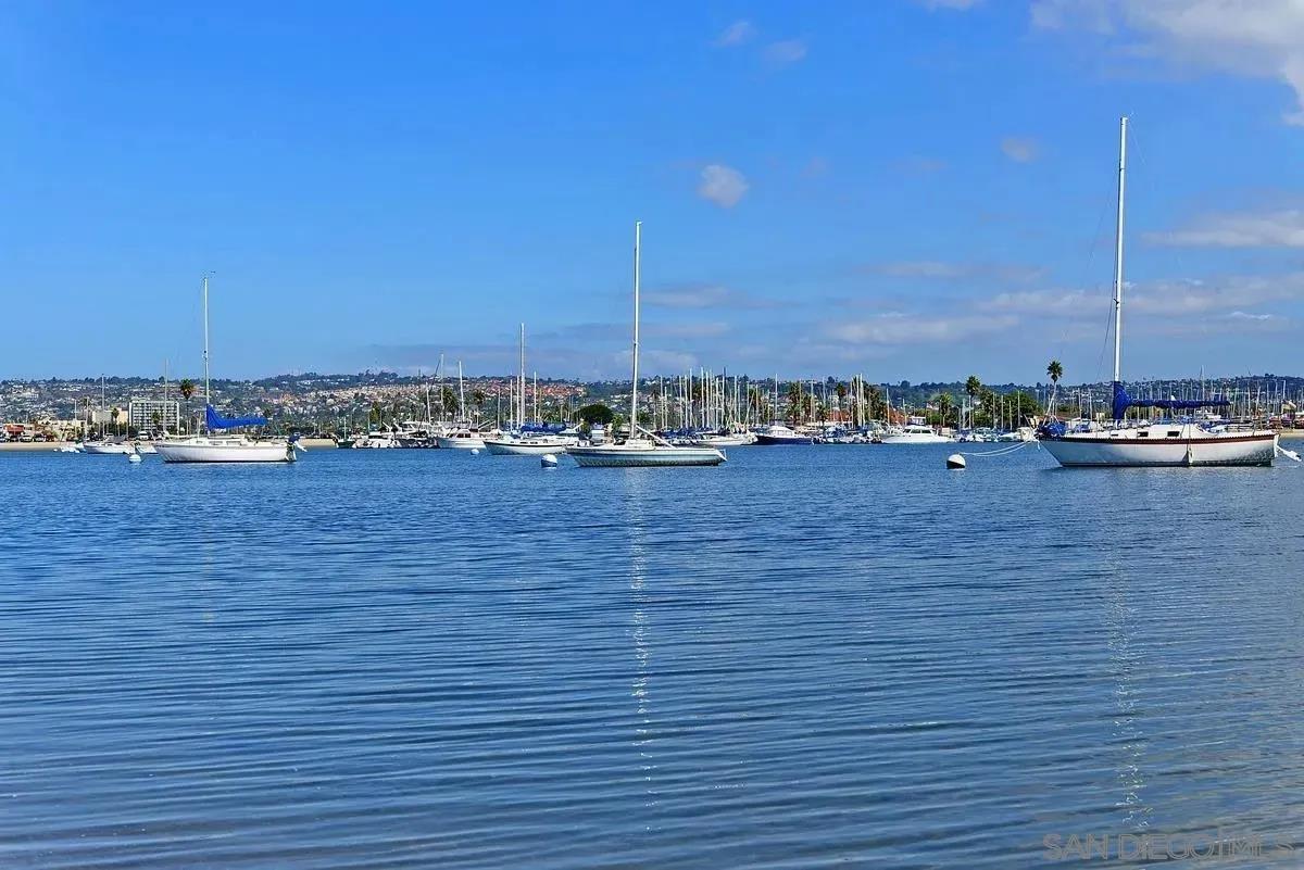 Detail Gallery Image 32 of 42 For 819  Kennebeck Ct, San Diego,  CA 92109 - 3 Beds | 2 Baths