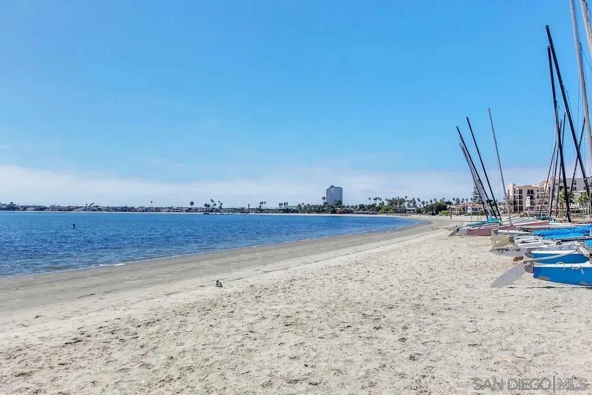 Detail Gallery Image 33 of 42 For 819  Kennebeck Ct, San Diego,  CA 92109 - 3 Beds | 2 Baths