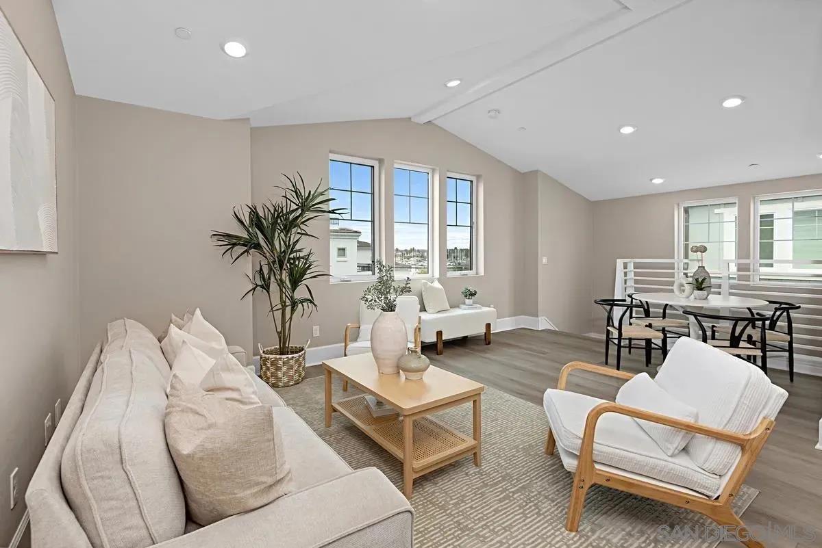 Detail Gallery Image 7 of 42 For 819  Kennebeck Ct, San Diego,  CA 92109 - 3 Beds | 2 Baths