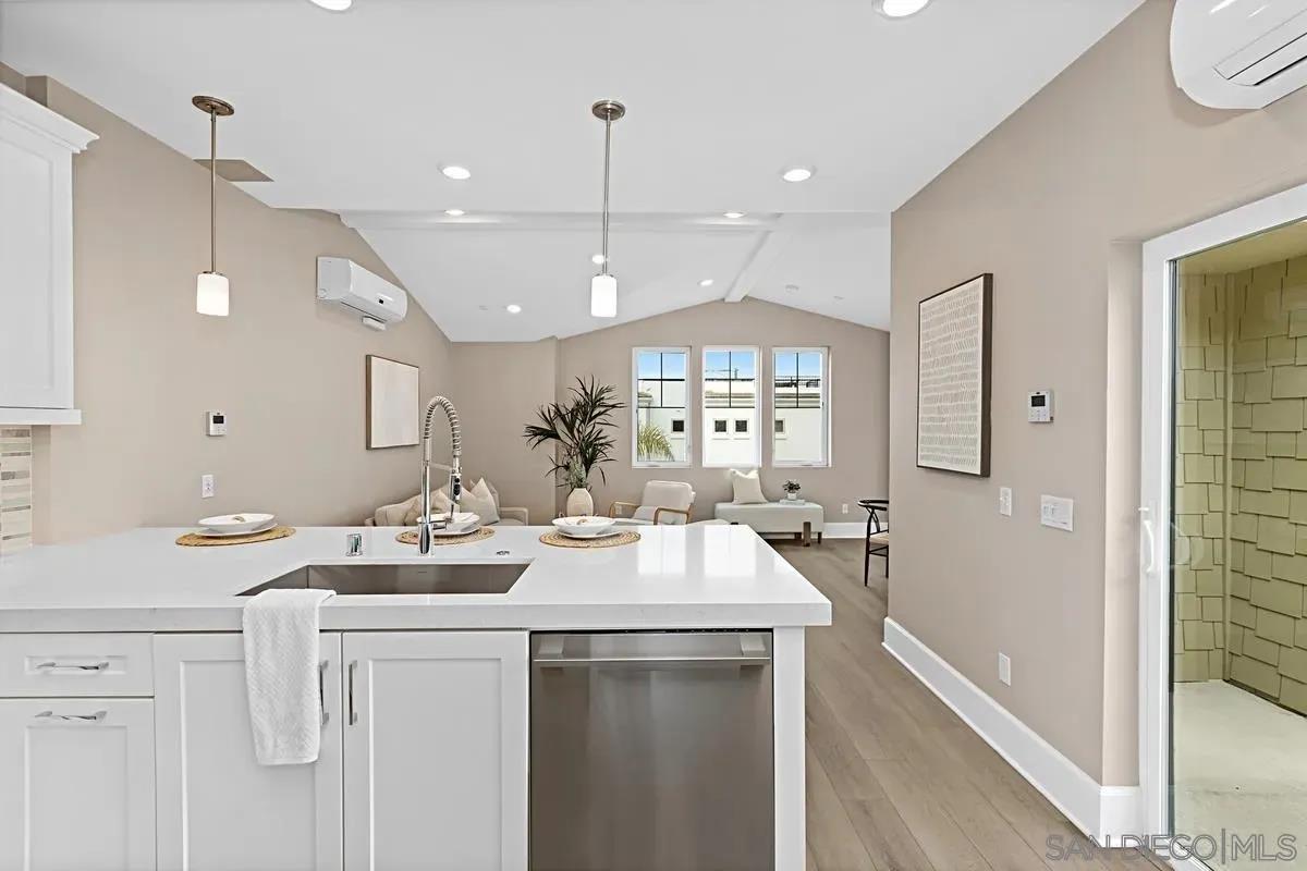 Detail Gallery Image 10 of 42 For 819  Kennebeck Ct, San Diego,  CA 92109 - 3 Beds | 2 Baths