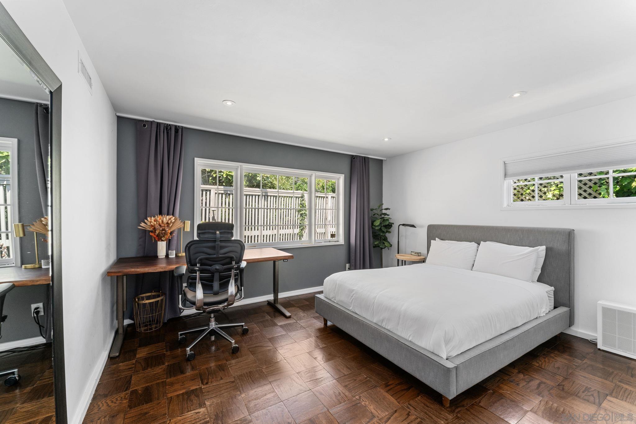 Detail Gallery Image 11 of 30 For 2315  Avenida De La Playa, La Jolla,  CA 92037 - 5 Beds | 3/1 Baths