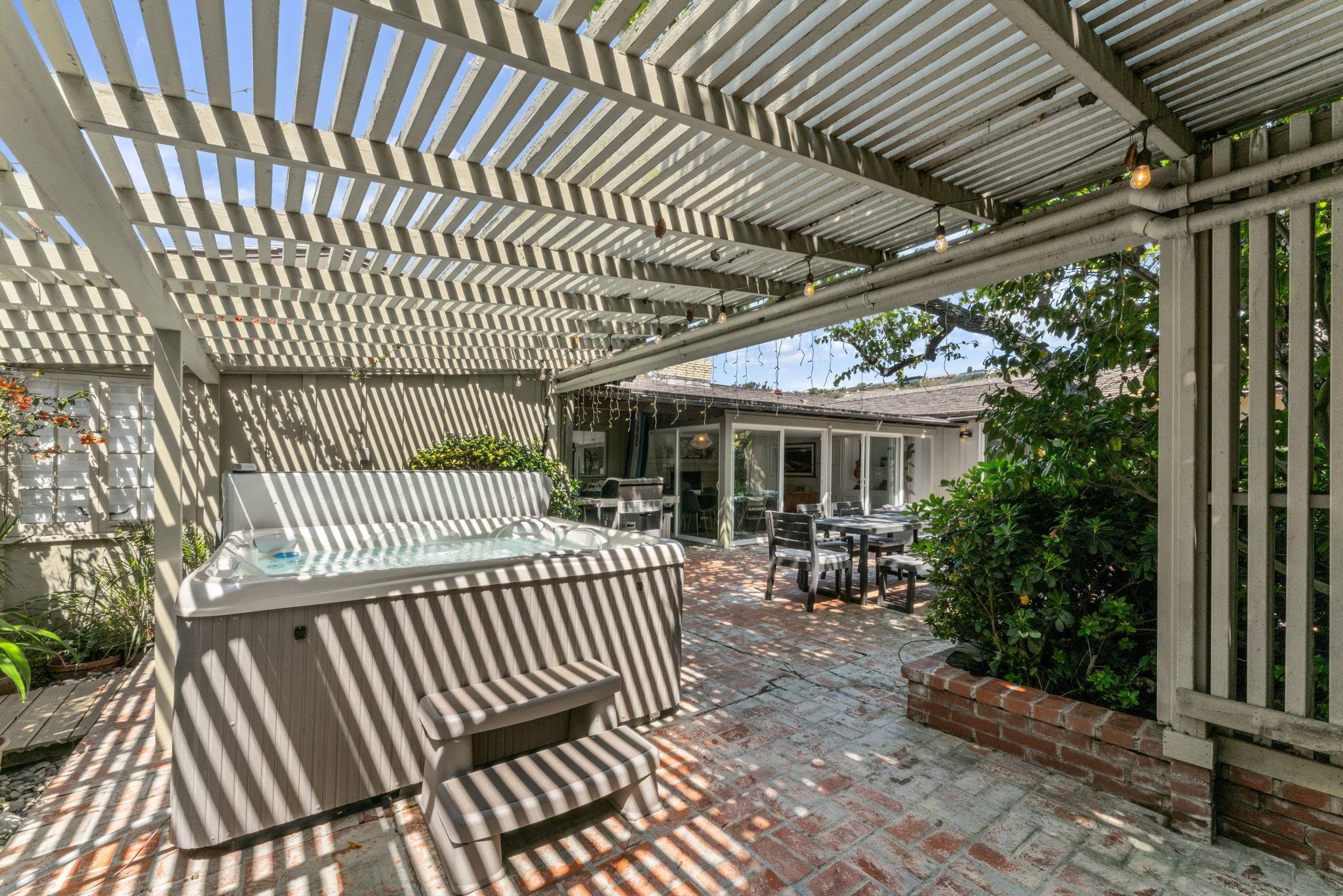 Detail Gallery Image 19 of 30 For 2315  Avenida De La Playa, La Jolla,  CA 92037 - 5 Beds | 3/1 Baths