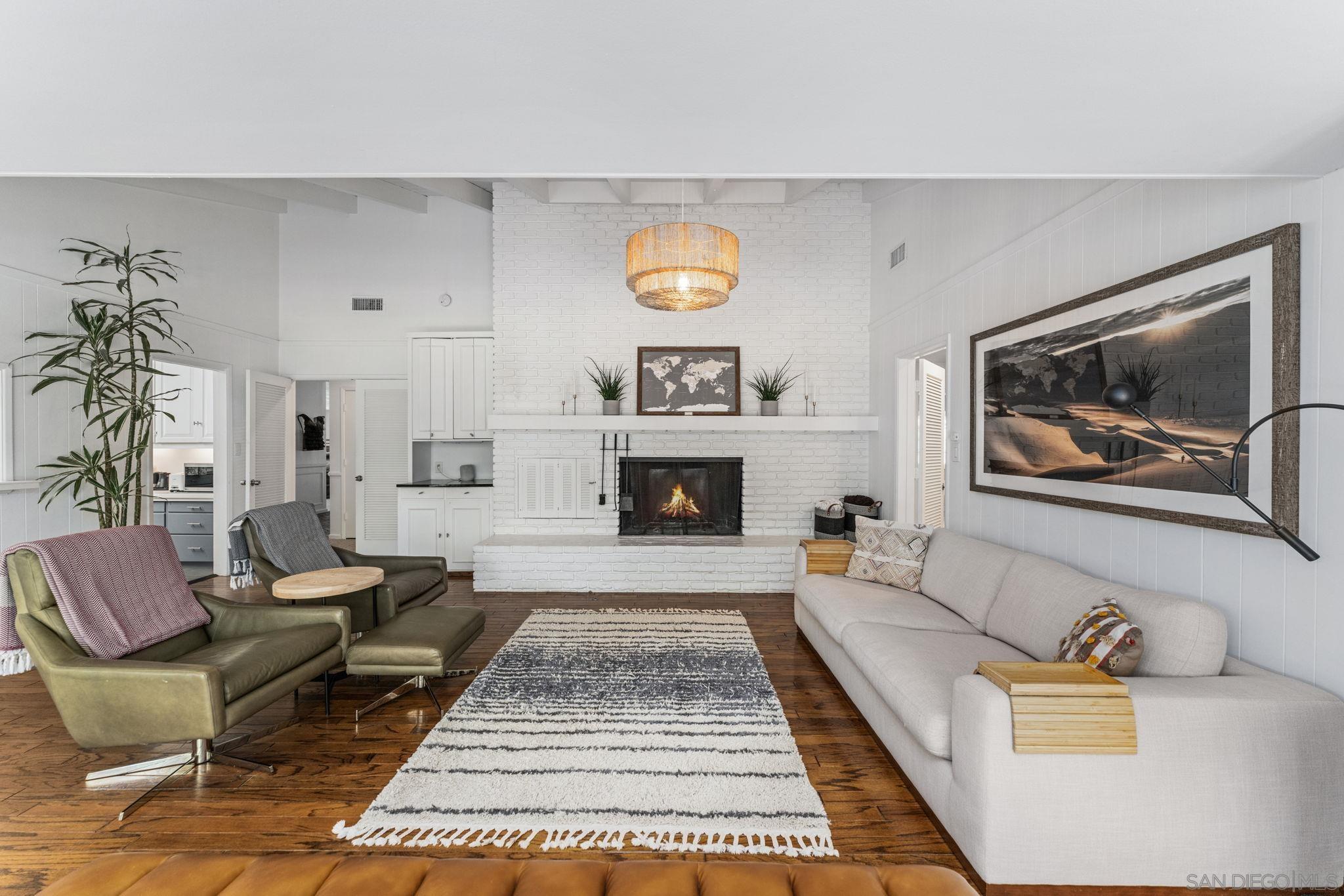 Detail Gallery Image 3 of 30 For 2315  Avenida De La Playa, La Jolla,  CA 92037 - 5 Beds | 3/1 Baths