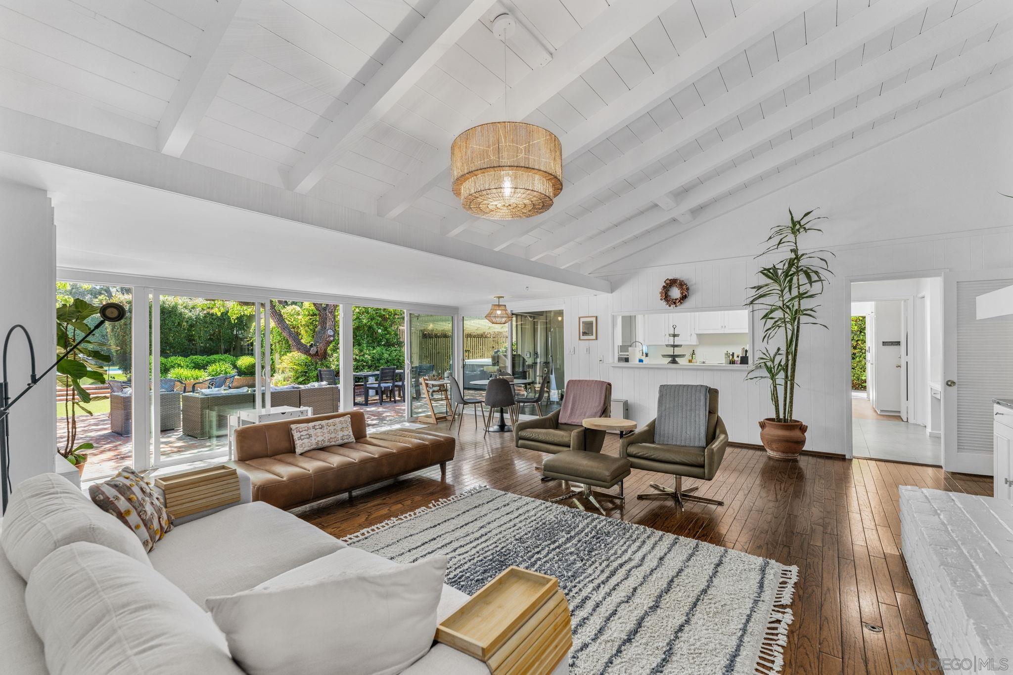 Detail Gallery Image 4 of 30 For 2315  Avenida De La Playa, La Jolla,  CA 92037 - 5 Beds | 3/1 Baths