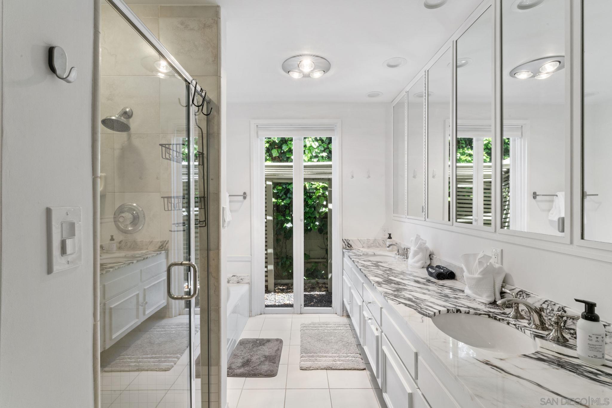 Detail Gallery Image 9 of 30 For 2315  Avenida De La Playa, La Jolla,  CA 92037 - 5 Beds | 3/1 Baths