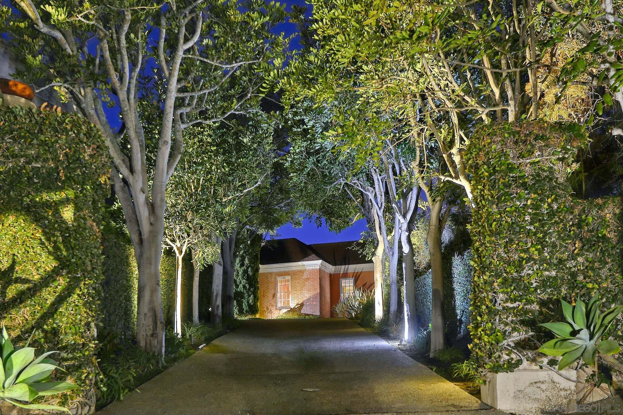 Detail Gallery Image 2 of 35 For 7612  Hillside Dr, La Jolla,  CA 92037 - 3 Beds | 3/1 Baths