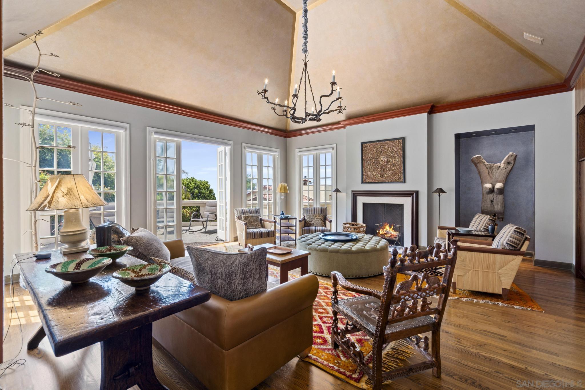 Detail Gallery Image 11 of 35 For 7612  Hillside Dr, La Jolla,  CA 92037 - 3 Beds | 3/1 Baths