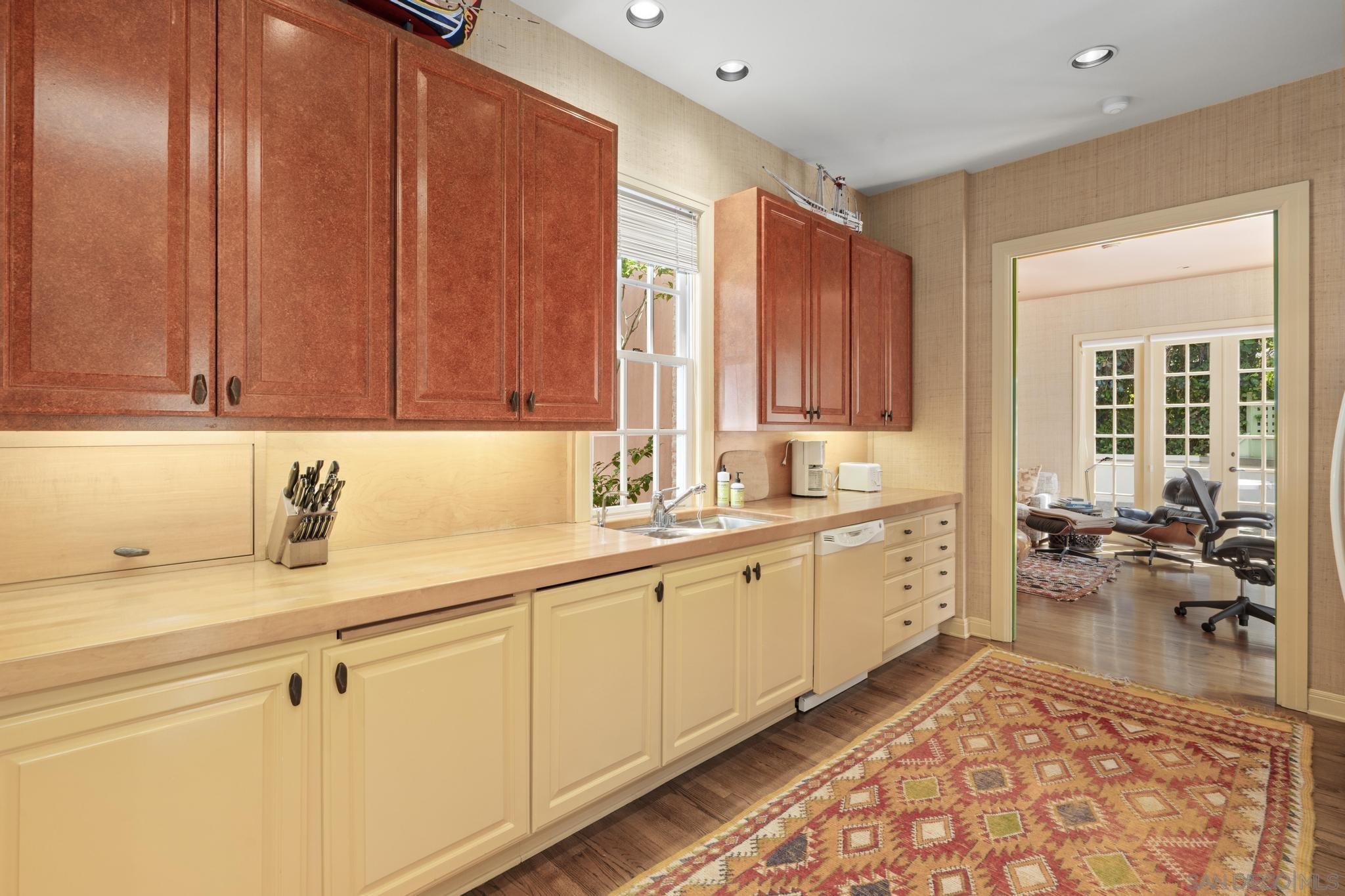 Detail Gallery Image 15 of 35 For 7612  Hillside Dr, La Jolla,  CA 92037 - 3 Beds | 3/1 Baths