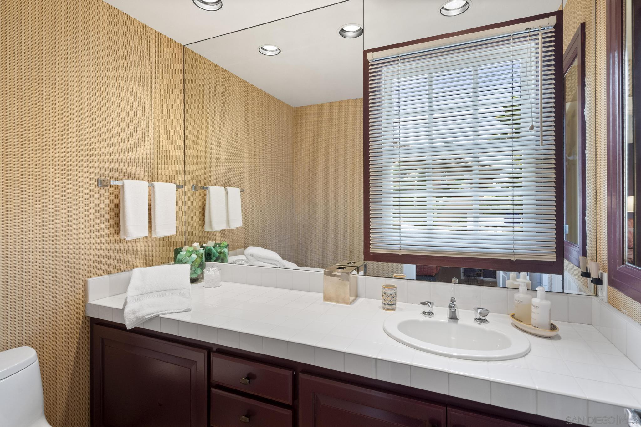 Detail Gallery Image 23 of 35 For 7612  Hillside Dr, La Jolla,  CA 92037 - 3 Beds | 3/1 Baths