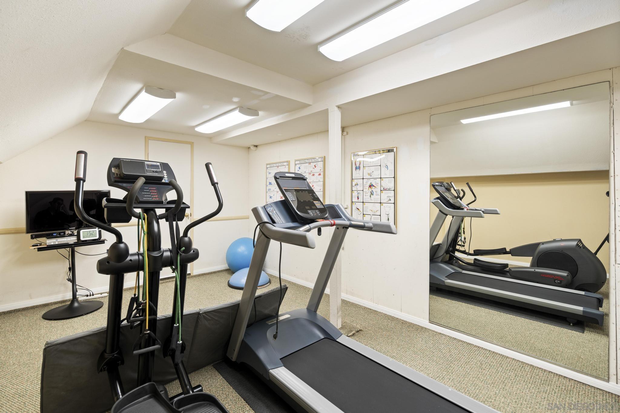 Detail Gallery Image 25 of 35 For 7612  Hillside Dr, La Jolla,  CA 92037 - 3 Beds | 3/1 Baths