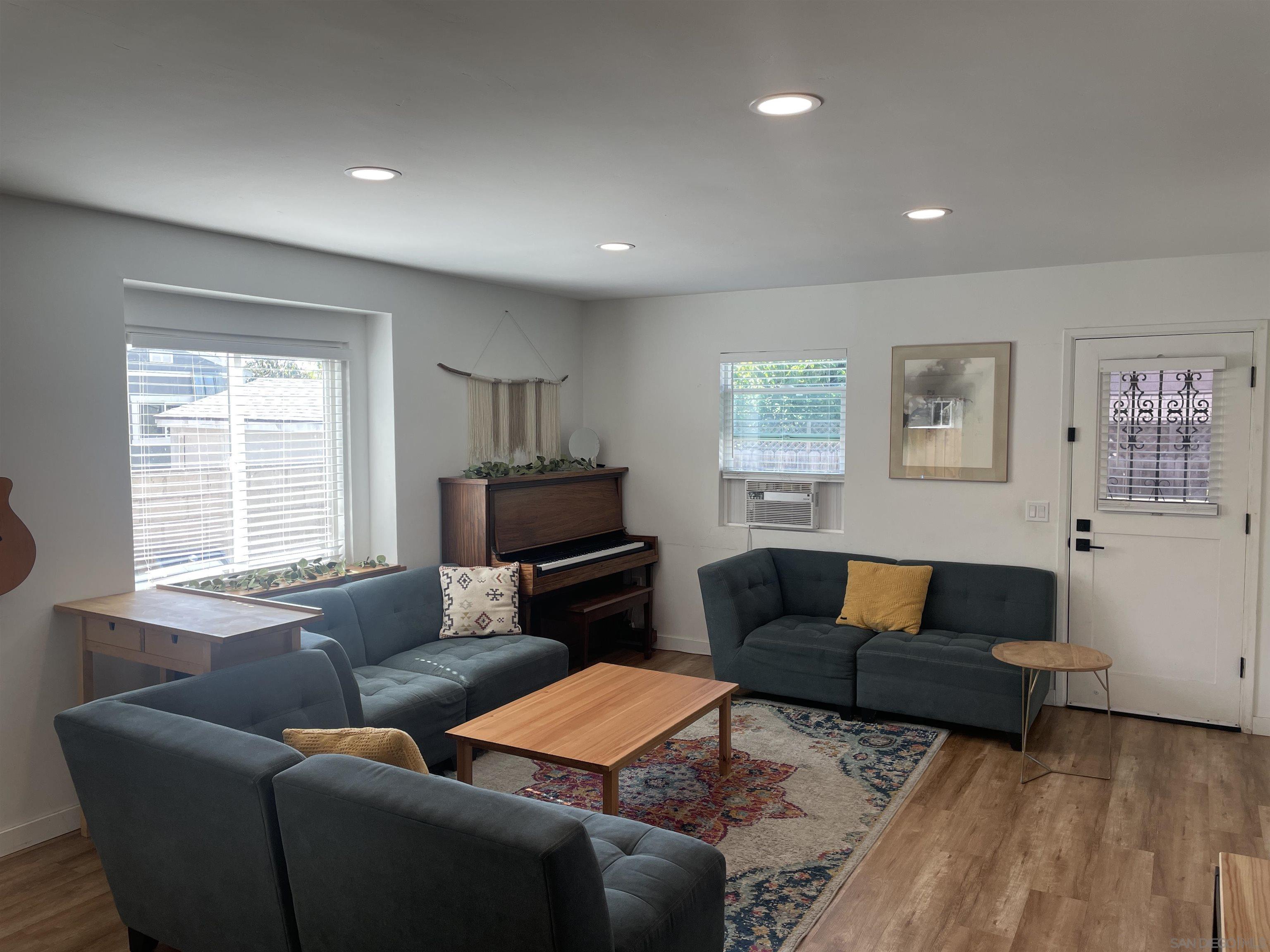 Front Image Thumbnail for SD250046041