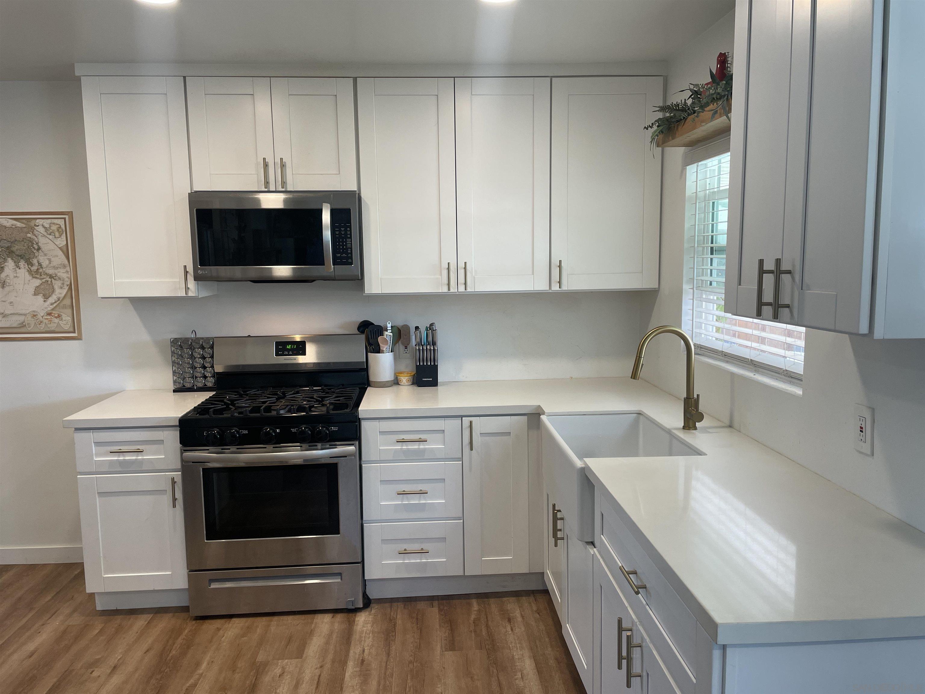 Detail Gallery Image 4 of 16 For 364  J St., Chula Vista,  CA 91910 - 3 Beds | 1 Baths