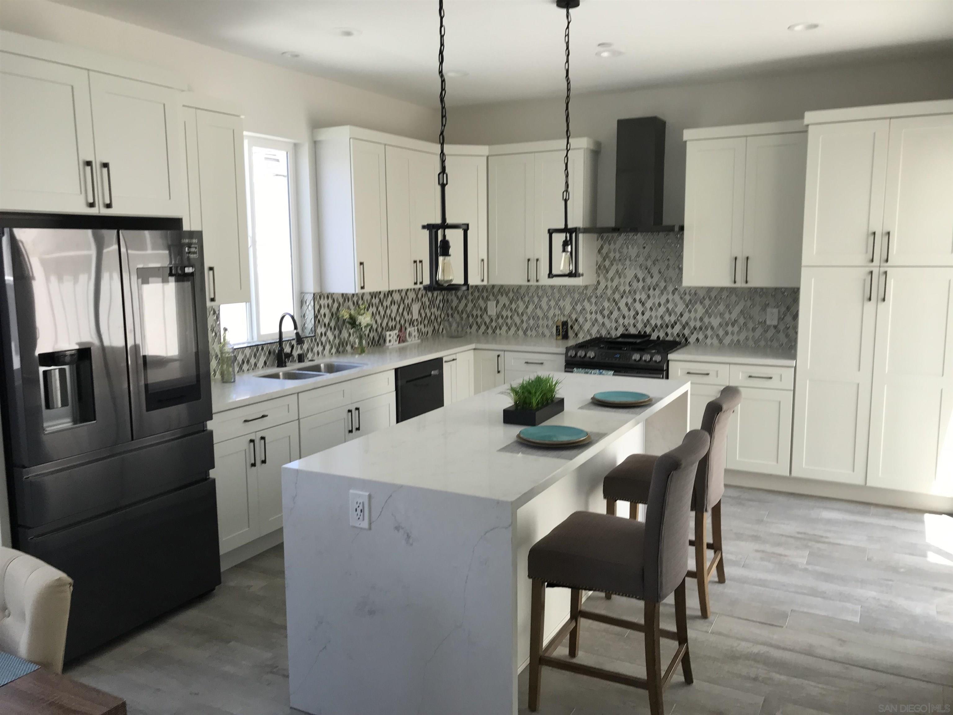 Detail Gallery Image 4 of 10 For 271  Evergreen Avenue, Imperial Beach,  CA 91932 - 3 Beds | 2/1 Baths