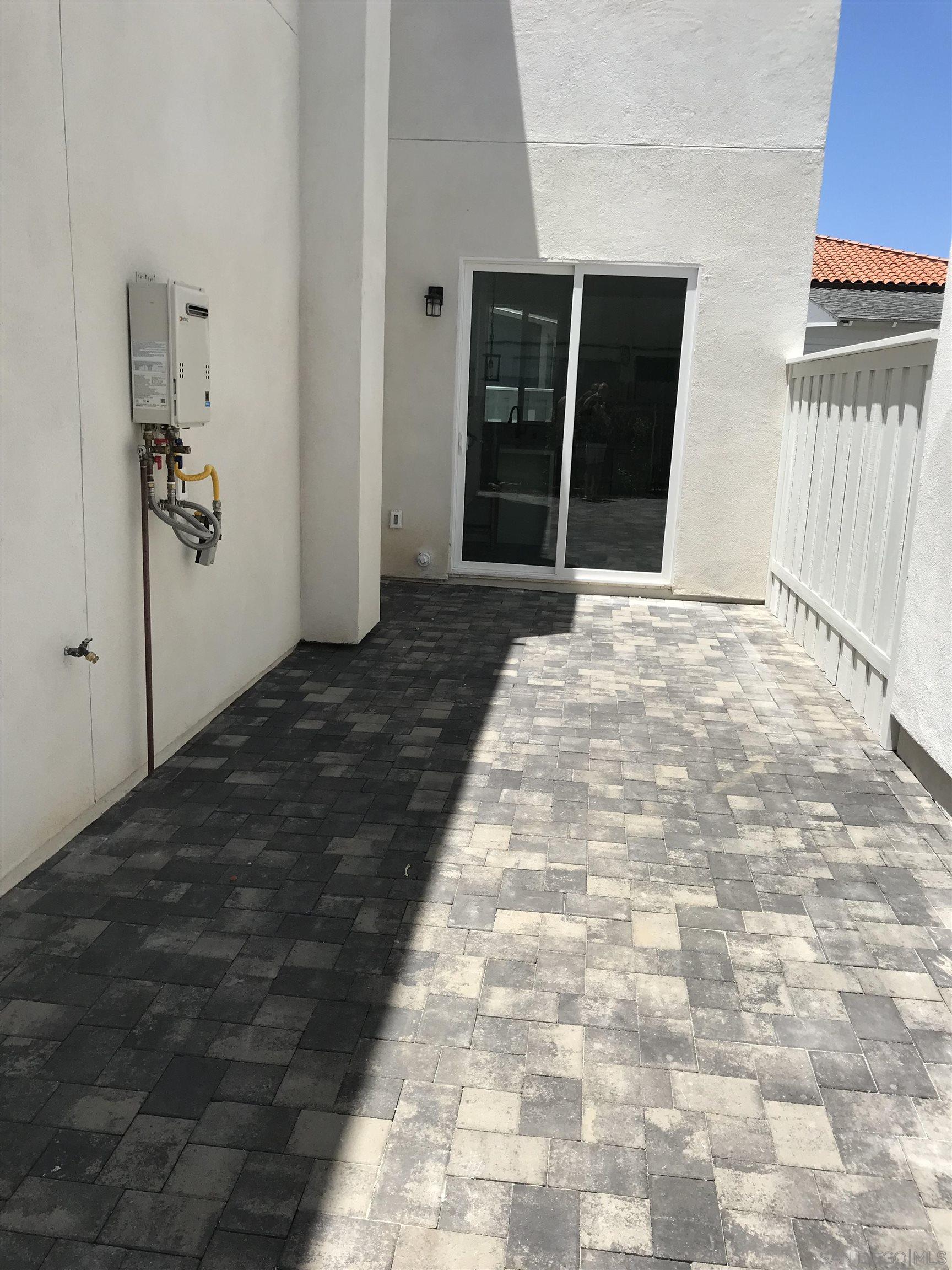 Detail Gallery Image 8 of 10 For 271  Evergreen Avenue, Imperial Beach,  CA 91932 - 3 Beds | 2/1 Baths