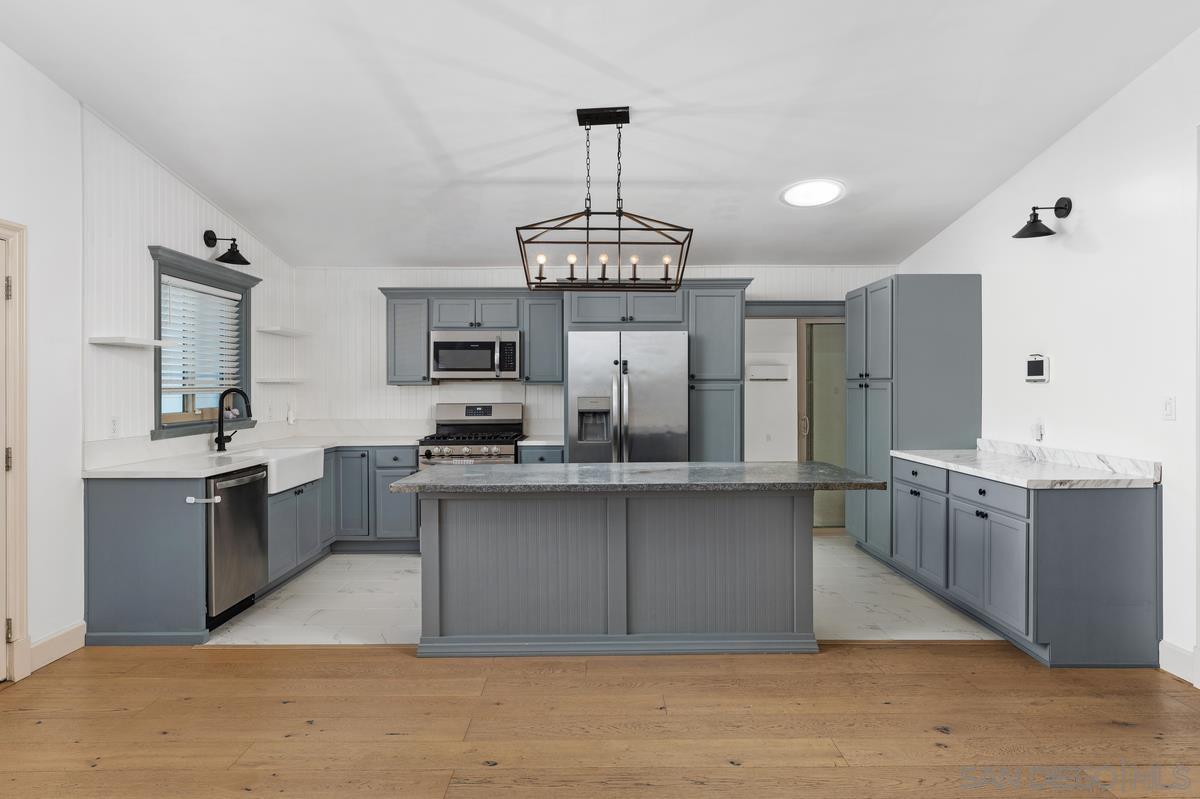 Detail Gallery Image 8 of 28 For 2171  Ilex Ave, San Diego,  CA 92154 - 3 Beds | 2 Baths