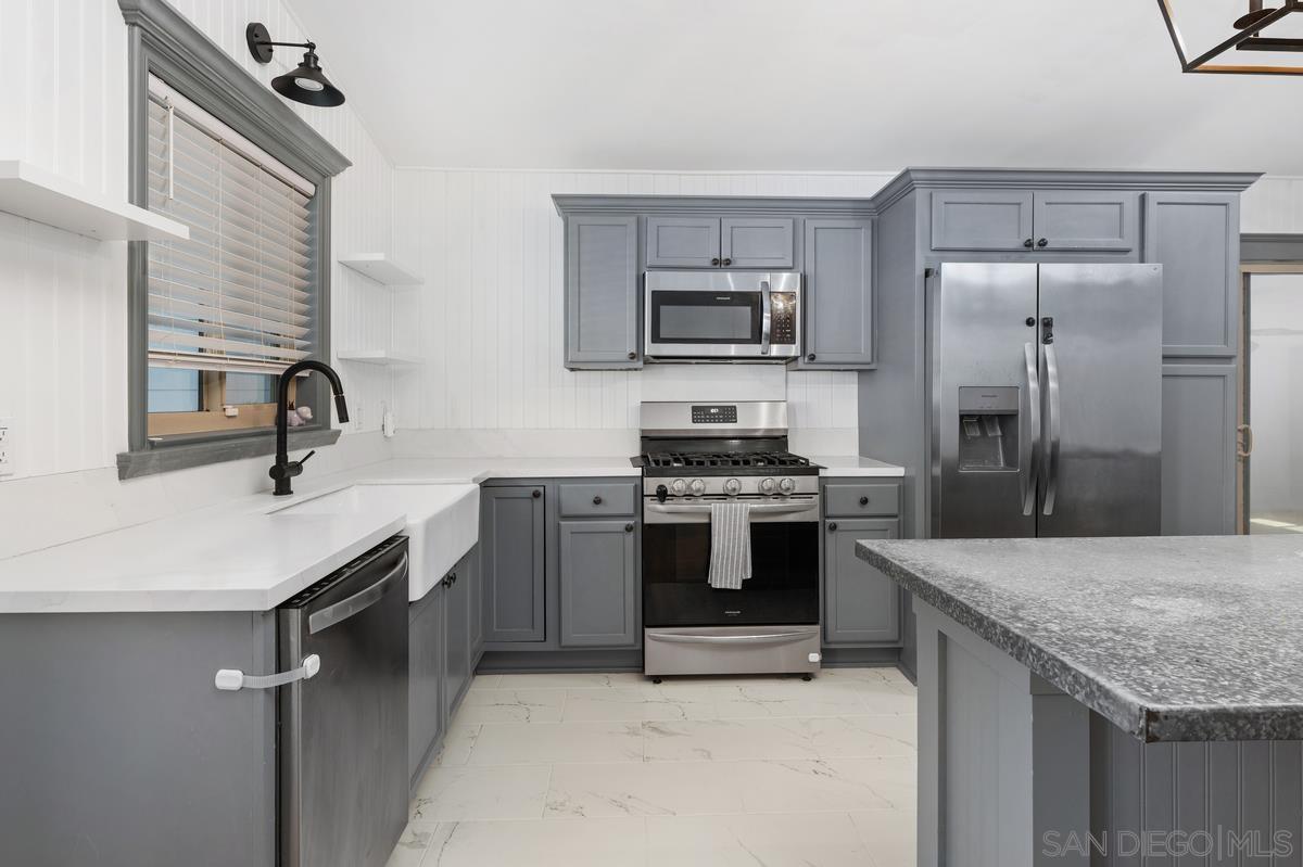 Detail Gallery Image 10 of 28 For 2171  Ilex Ave, San Diego,  CA 92154 - 3 Beds | 2 Baths