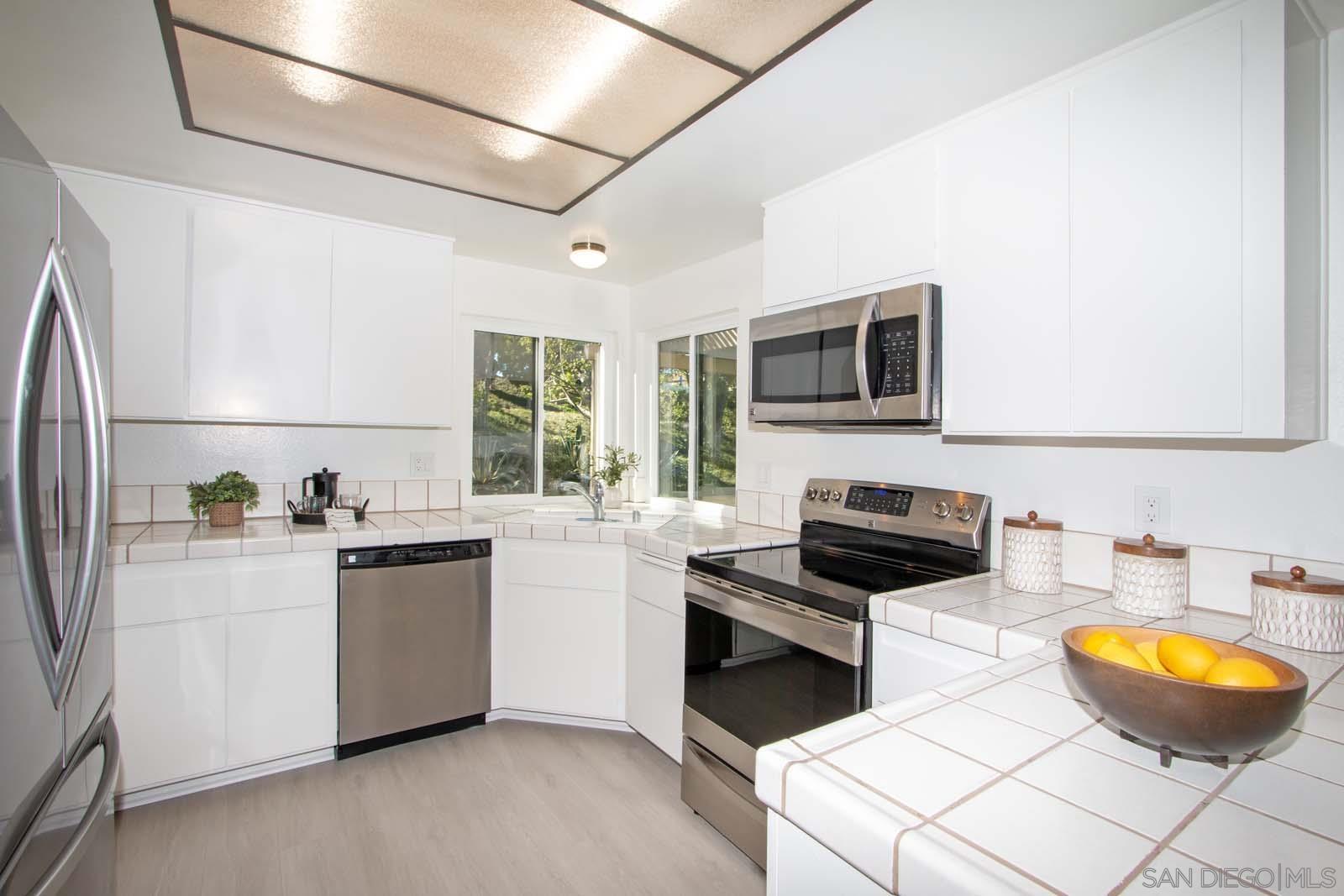 Detail Gallery Image 16 of 39 For 12863  Camino De La Breccia, San Diego,  CA 92128 - 3 Beds | 2 Baths