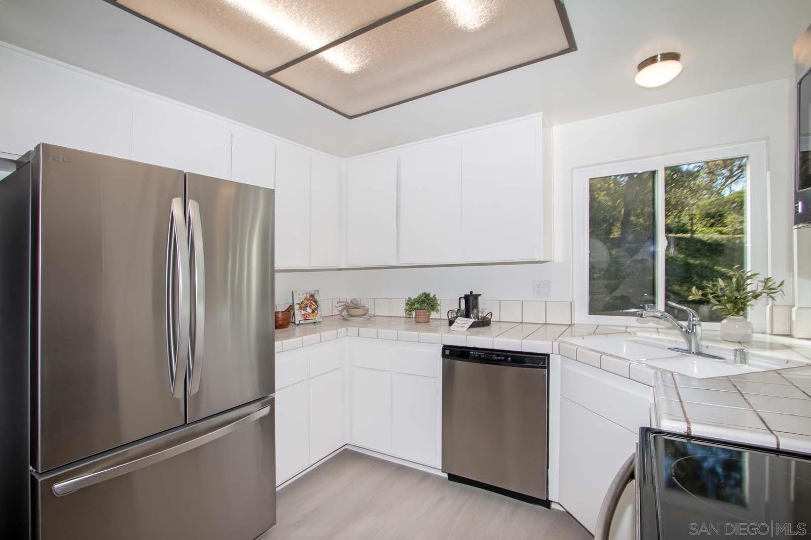 Detail Gallery Image 17 of 39 For 12863  Camino De La Breccia, San Diego,  CA 92128 - 3 Beds | 2 Baths