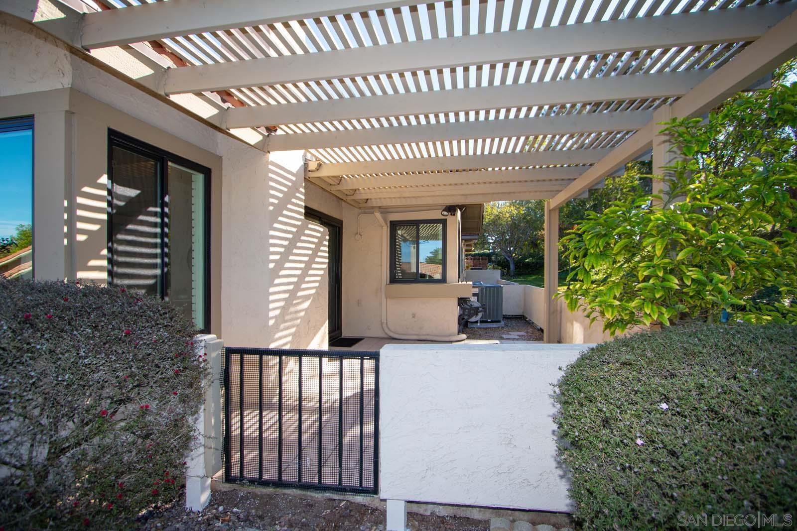 Detail Gallery Image 8 of 39 For 12863  Camino De La Breccia, San Diego,  CA 92128 - 3 Beds | 2 Baths