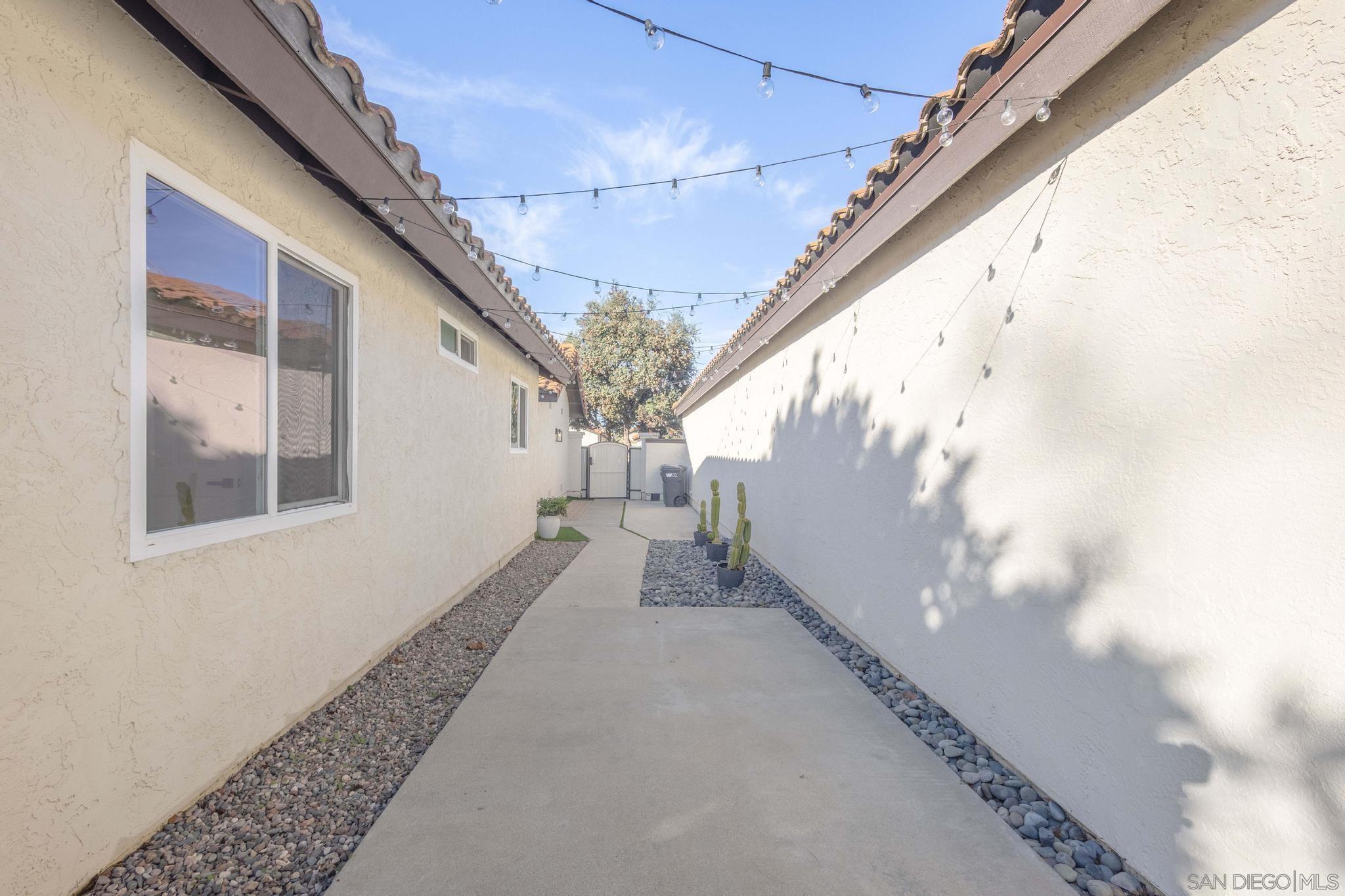 Detail Gallery Image 5 of 30 For 4733  Dalea Place, Oceanside,  CA 92057 - 2 Beds | 2 Baths