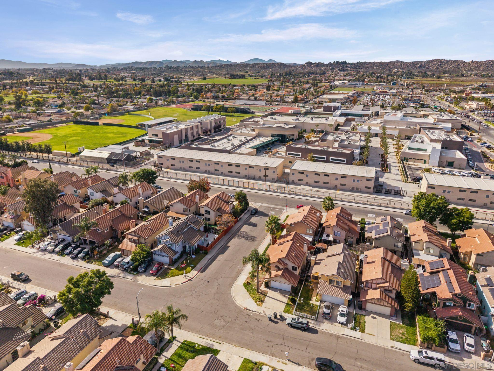 Detail Gallery Image 4 of 22 For 1534  Heirloom Ave, Perris,  CA 92571 - 4 Beds | 2/1 Baths