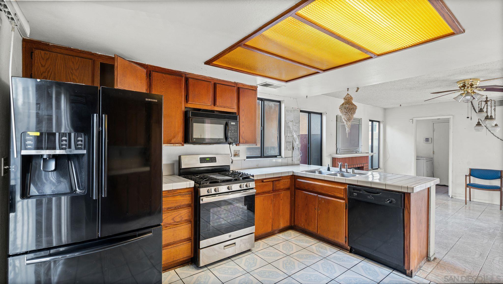 Detail Gallery Image 7 of 22 For 1534  Heirloom Ave, Perris,  CA 92571 - 4 Beds | 2/1 Baths