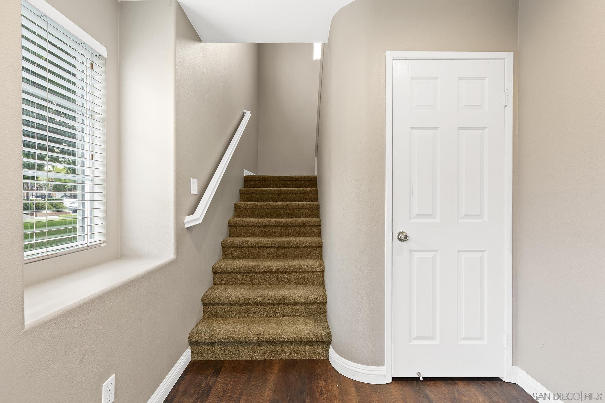 Detail Gallery Image 2 of 32 For 33471  Winston Way  #C,  Temecula,  CA 92592 - 3 Beds | 2 Baths