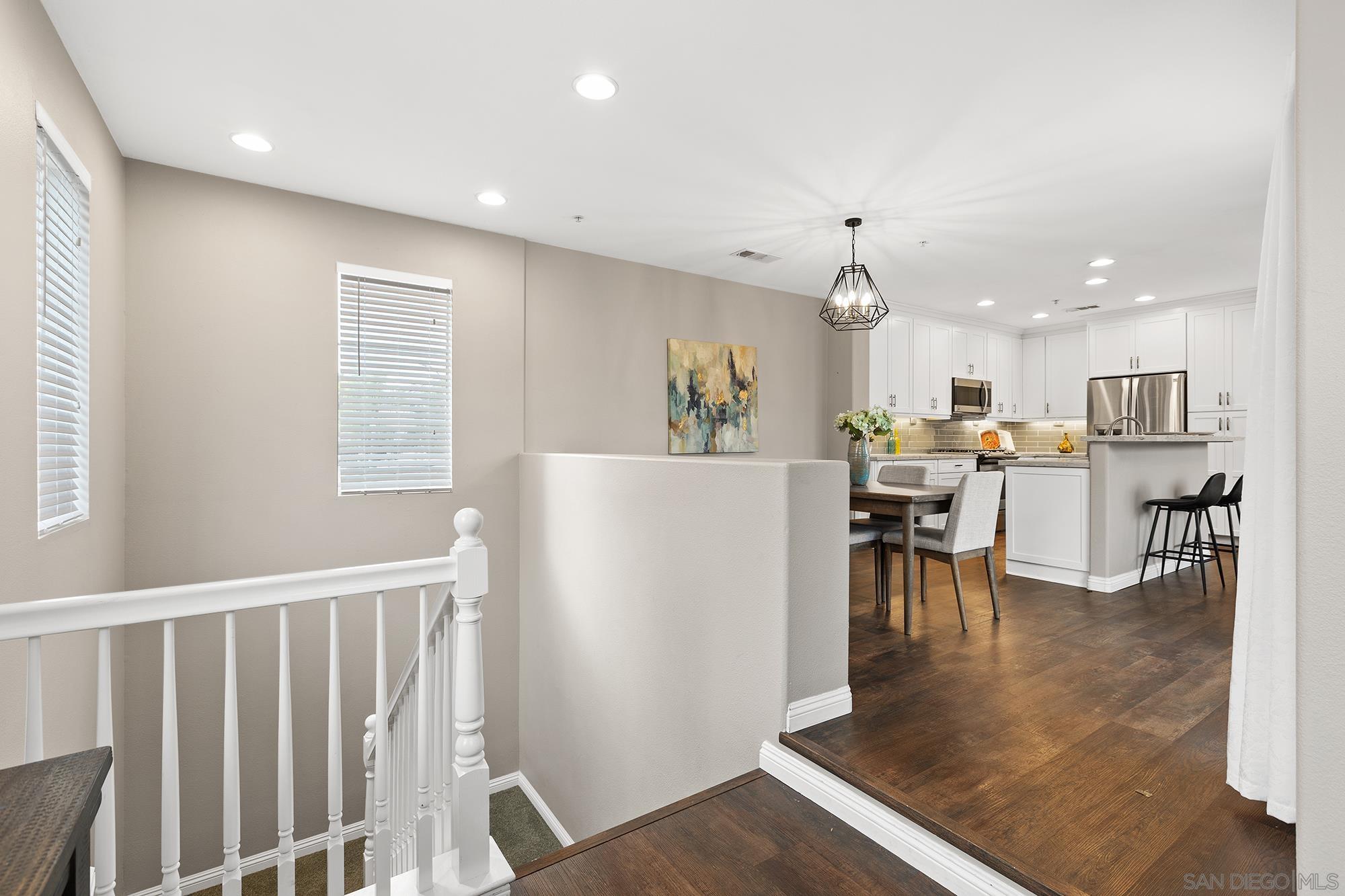 Detail Gallery Image 3 of 32 For 33471  Winston Way  #C,  Temecula,  CA 92592 - 3 Beds | 2 Baths