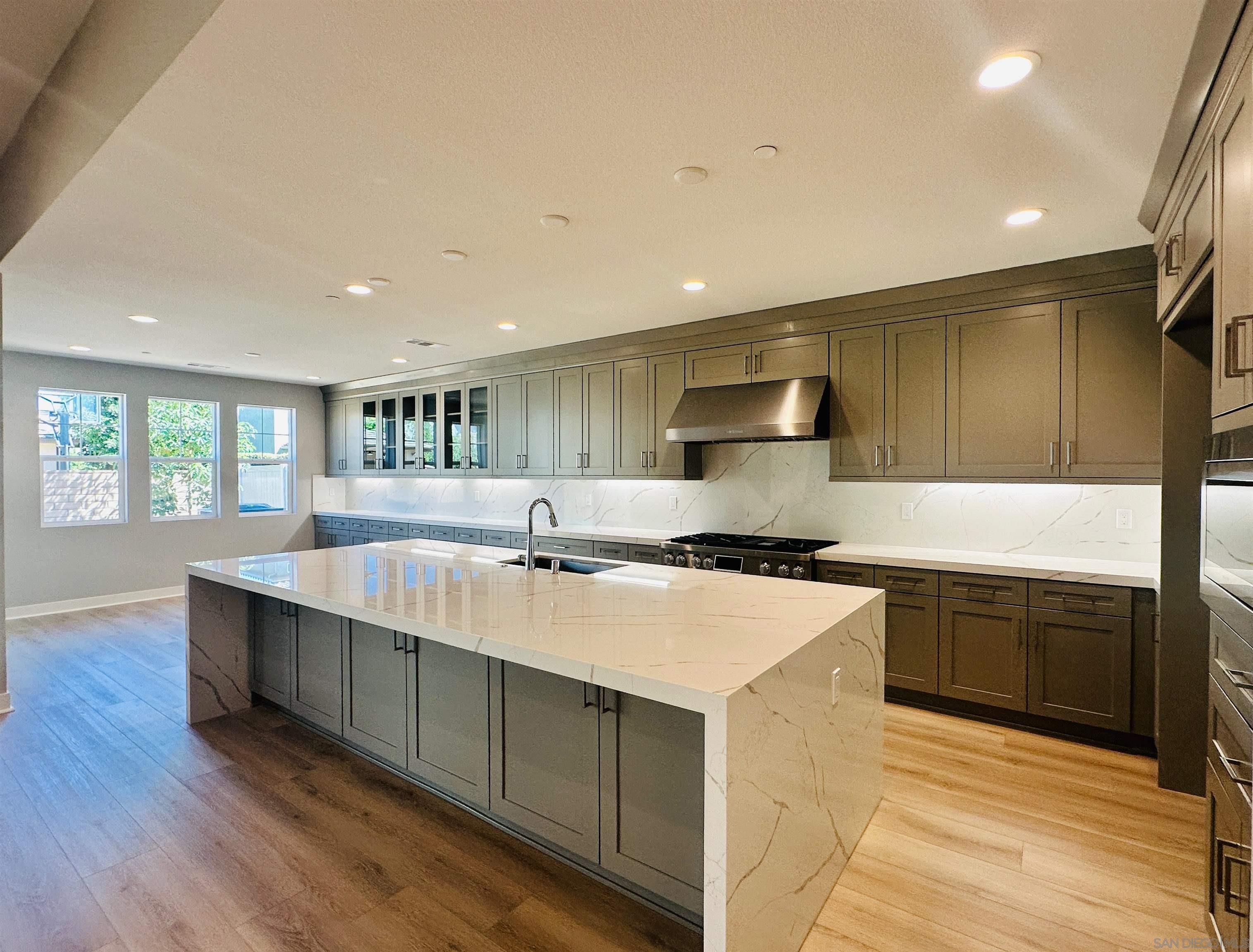 Detail Gallery Image 2 of 18 For 13765  Holly Oak Way, Poway,  CA 92064 - 4 Beds | 3/1 Baths