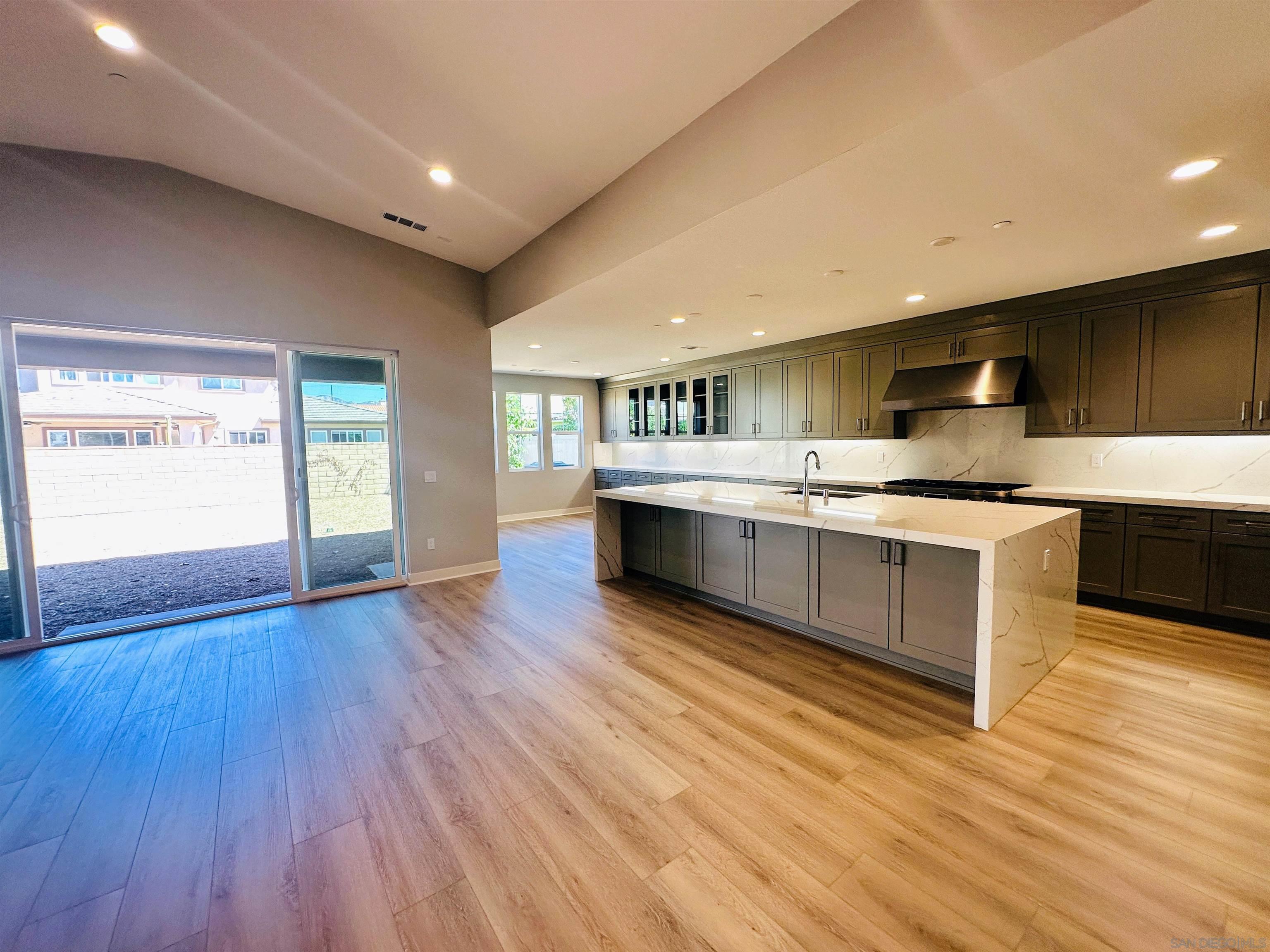 Detail Gallery Image 4 of 18 For 13765  Holly Oak Way, Poway,  CA 92064 - 4 Beds | 3/1 Baths