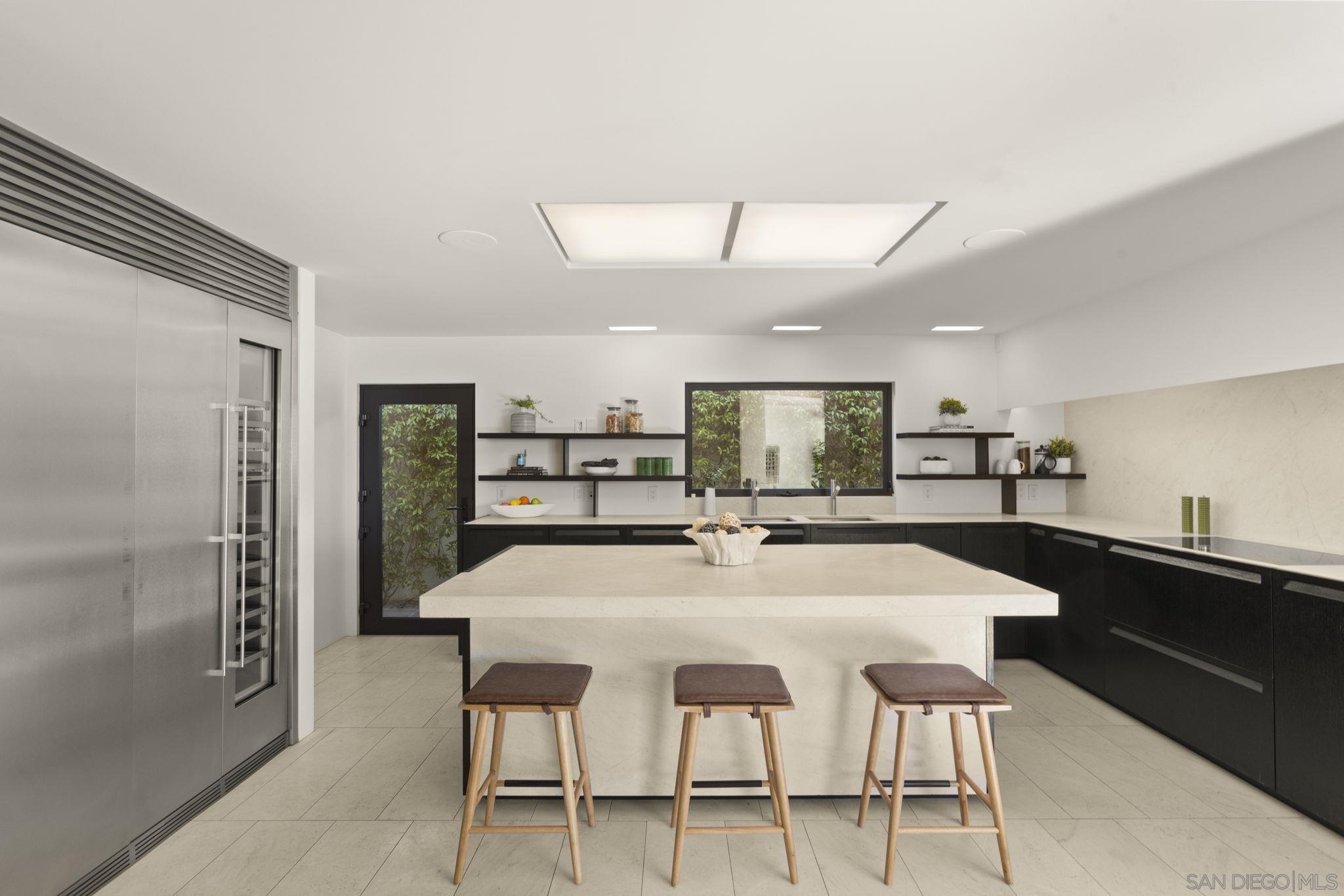 Detail Gallery Image 11 of 28 For 5811  Box Canyon Rd, La Jolla,  CA 92037 - 5 Beds | 4 Baths