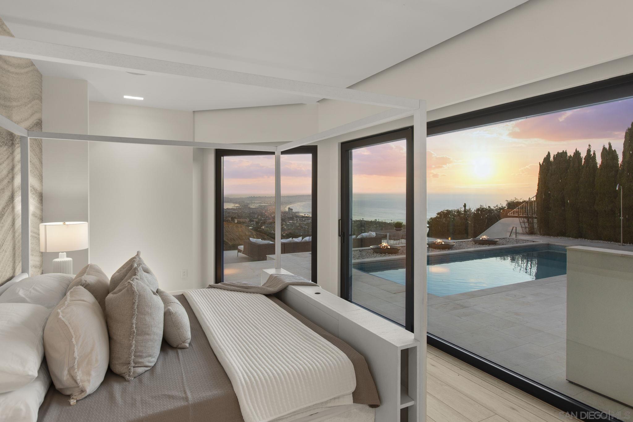 Detail Gallery Image 13 of 28 For 5811  Box Canyon Rd, La Jolla,  CA 92037 - 5 Beds | 4 Baths