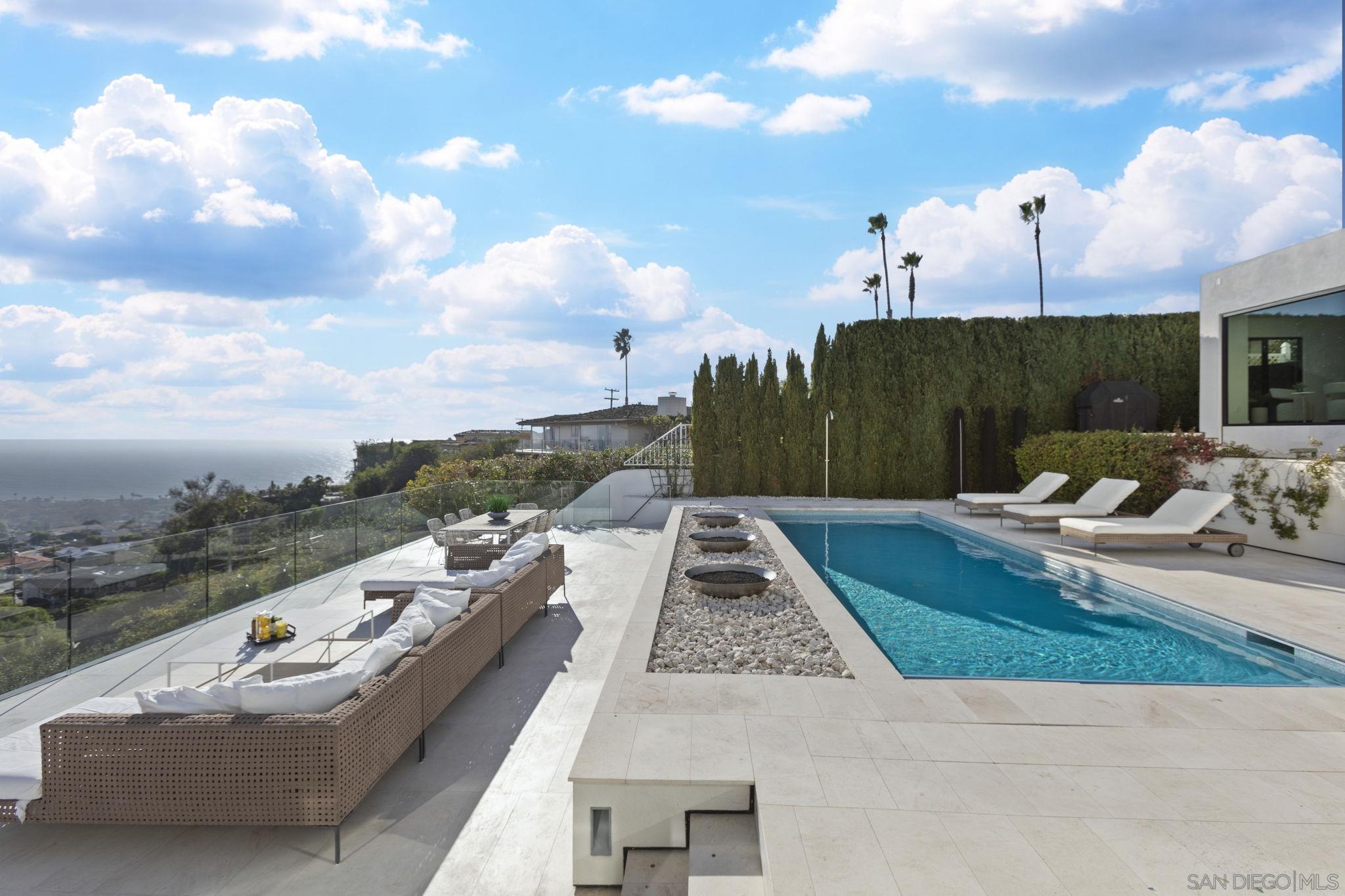 Detail Gallery Image 20 of 28 For 5811  Box Canyon Rd, La Jolla,  CA 92037 - 5 Beds | 4 Baths