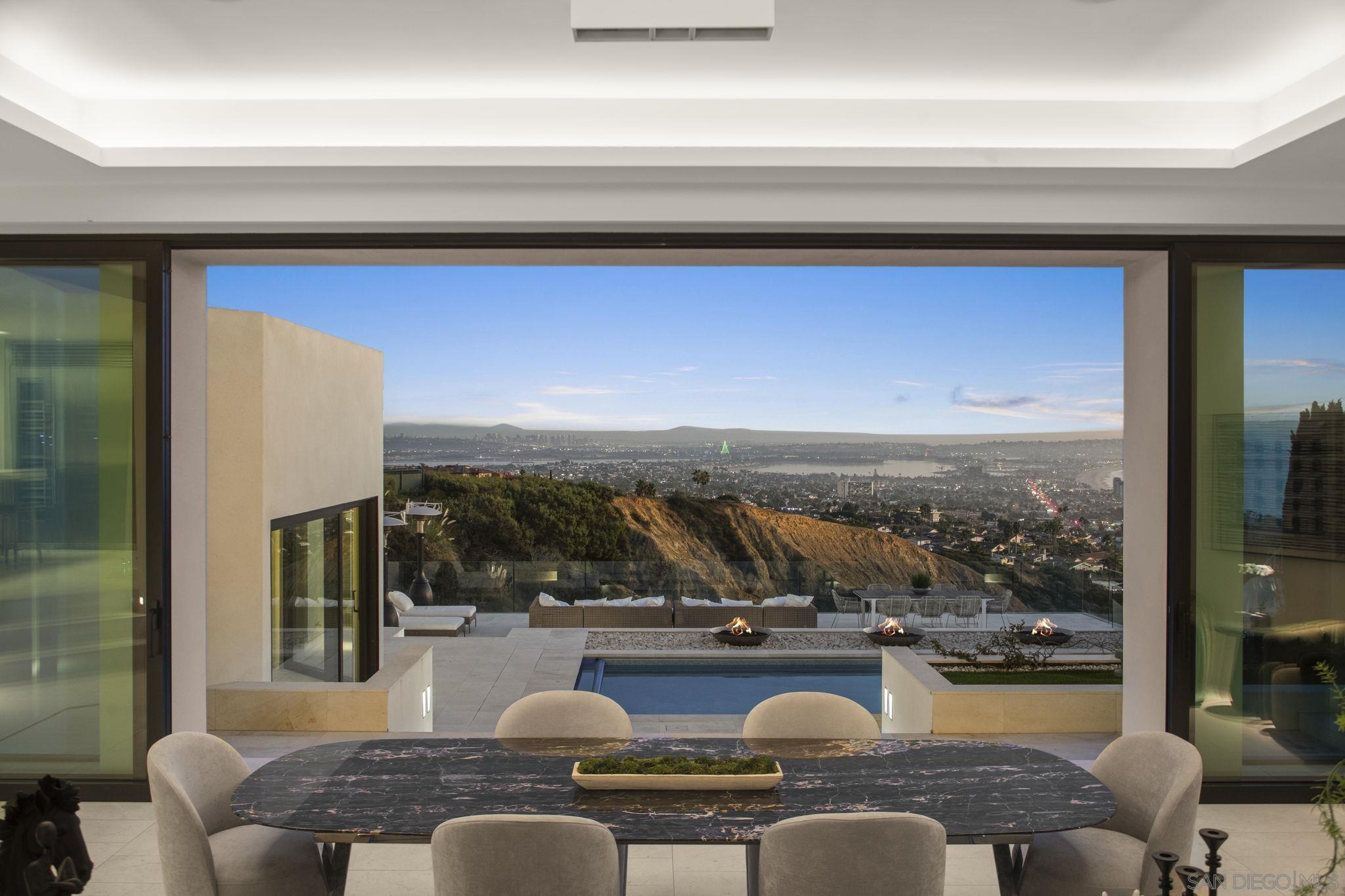 Detail Gallery Image 5 of 28 For 5811  Box Canyon Rd, La Jolla,  CA 92037 - 5 Beds | 4 Baths