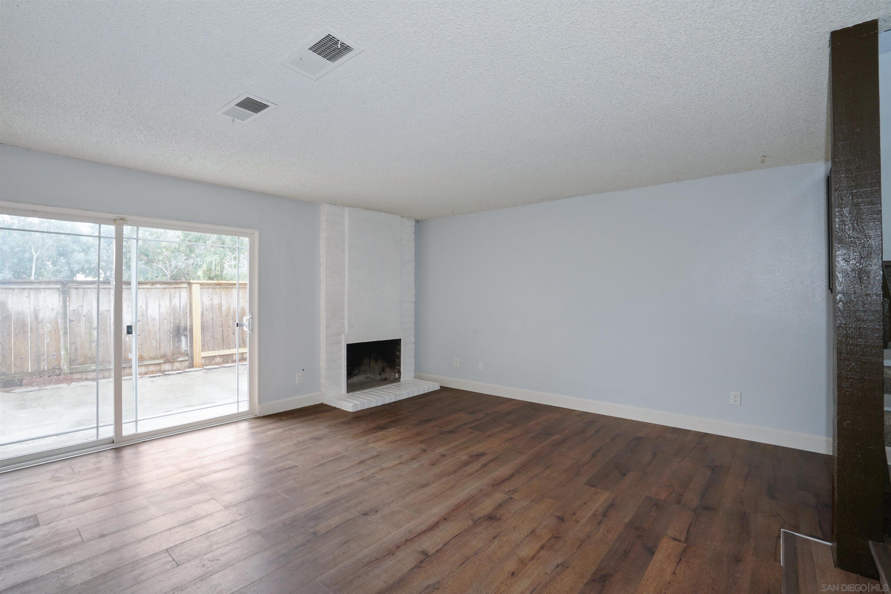 Detail Gallery Image 2 of 28 For 3705  Yale Drive, Oceanside,  CA 92056 - 2 Beds | 1/1 Baths