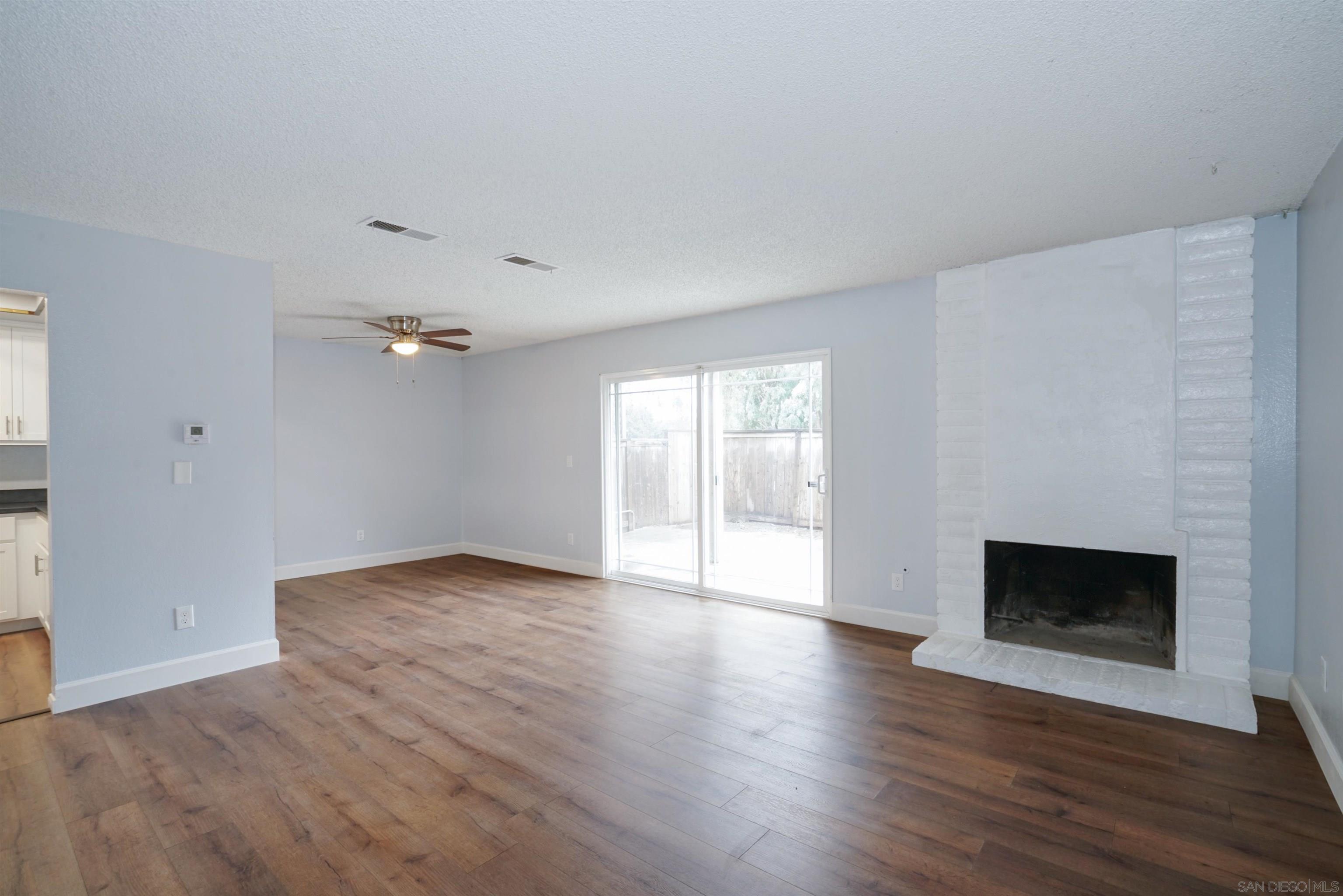 Detail Gallery Image 3 of 28 For 3705  Yale Drive, Oceanside,  CA 92056 - 2 Beds | 1/1 Baths