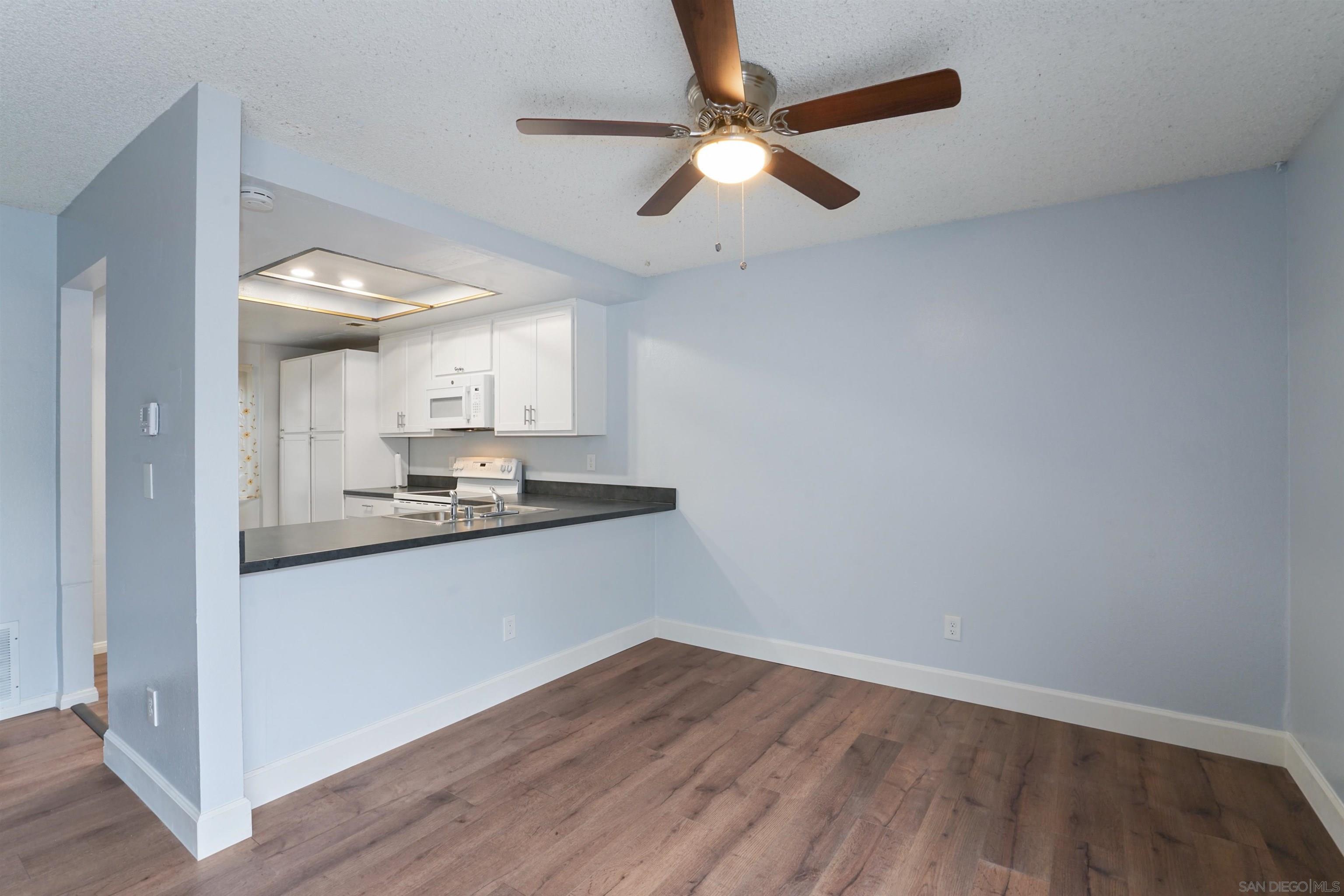 Detail Gallery Image 7 of 28 For 3705  Yale Drive, Oceanside,  CA 92056 - 2 Beds | 1/1 Baths