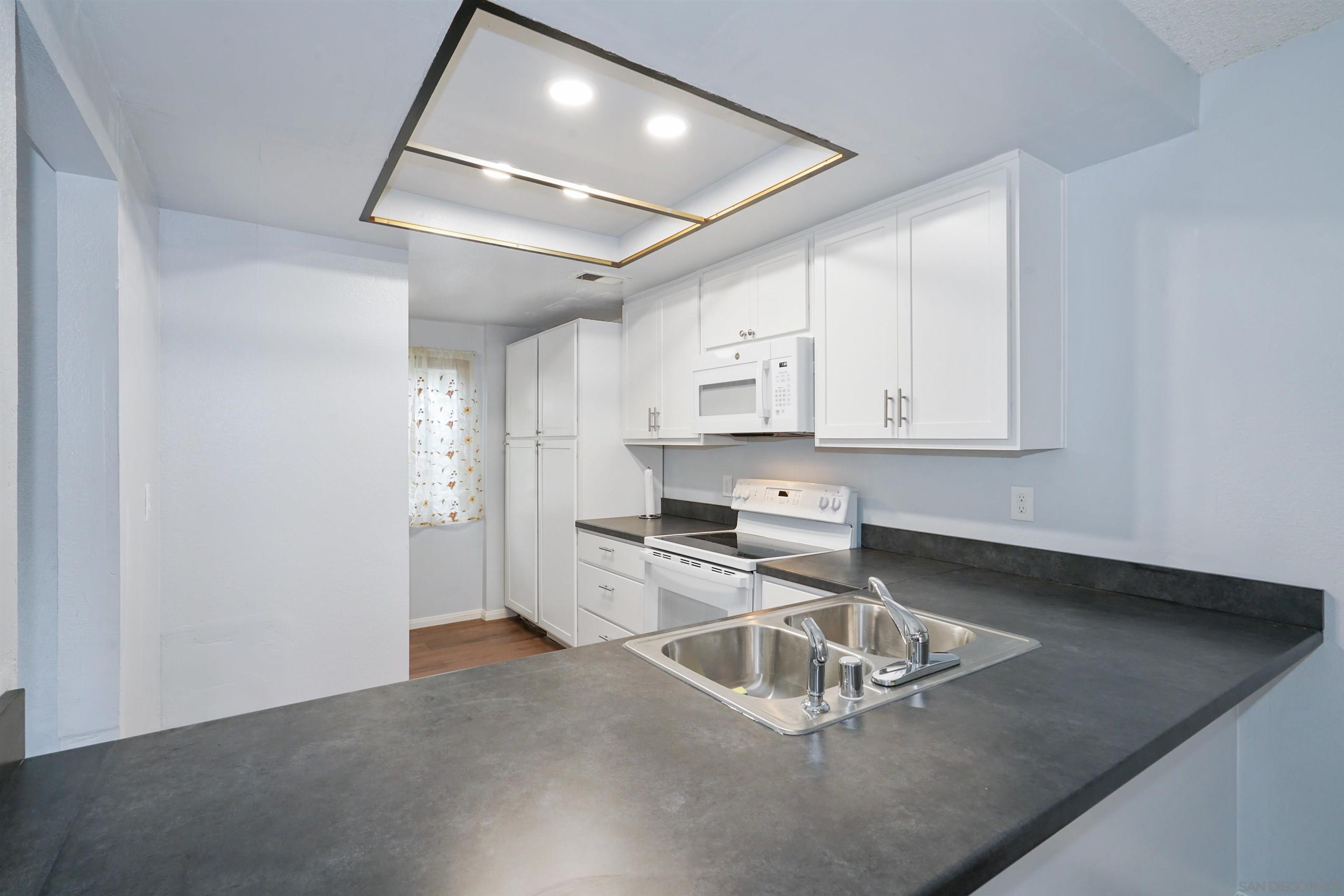 Detail Gallery Image 9 of 28 For 3705  Yale Drive, Oceanside,  CA 92056 - 2 Beds | 1/1 Baths