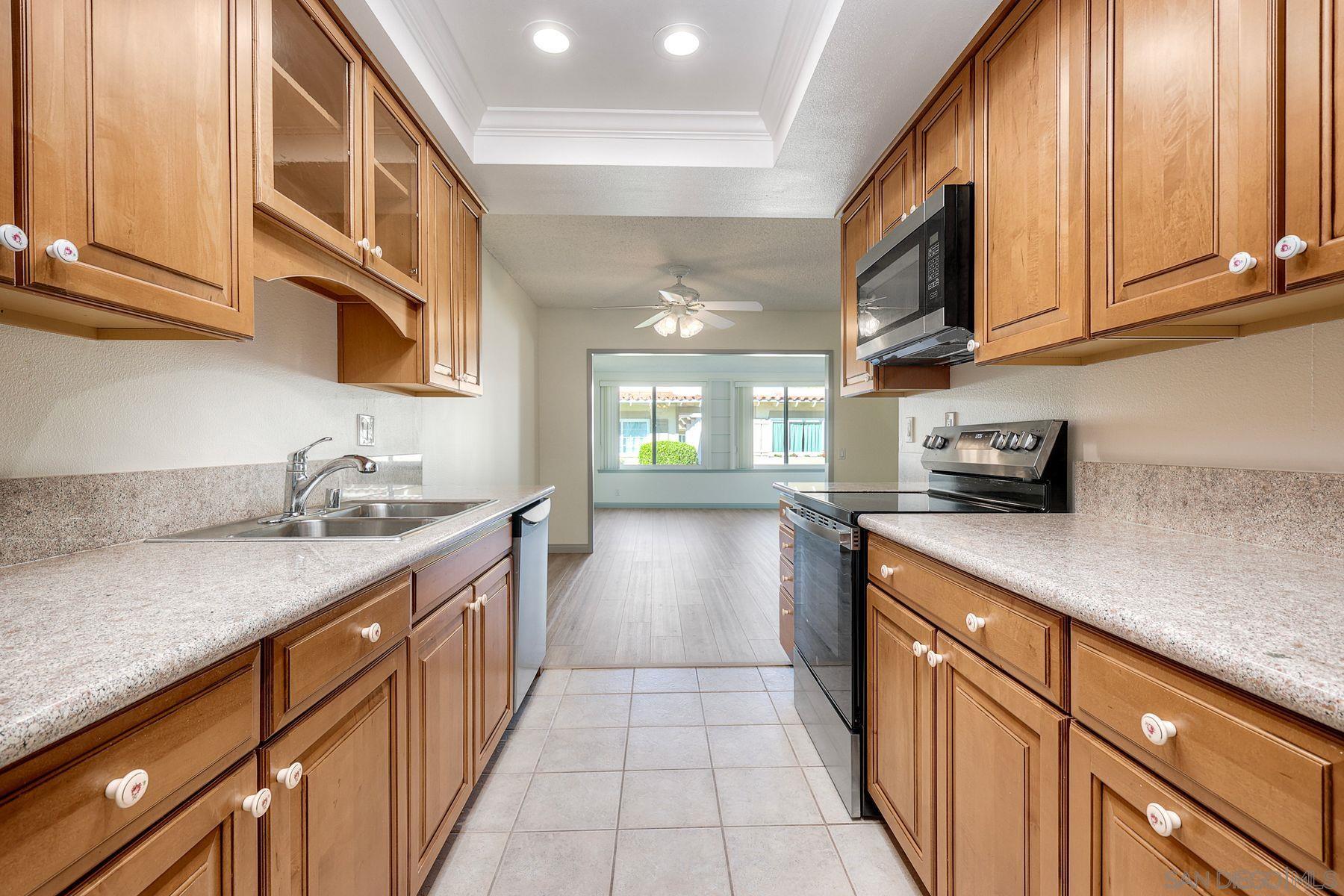 Detail Gallery Image 13 of 23 For 16645  Bernardo Oaks Drive, San Diego,  CA 92128 - 2 Beds | 2 Baths