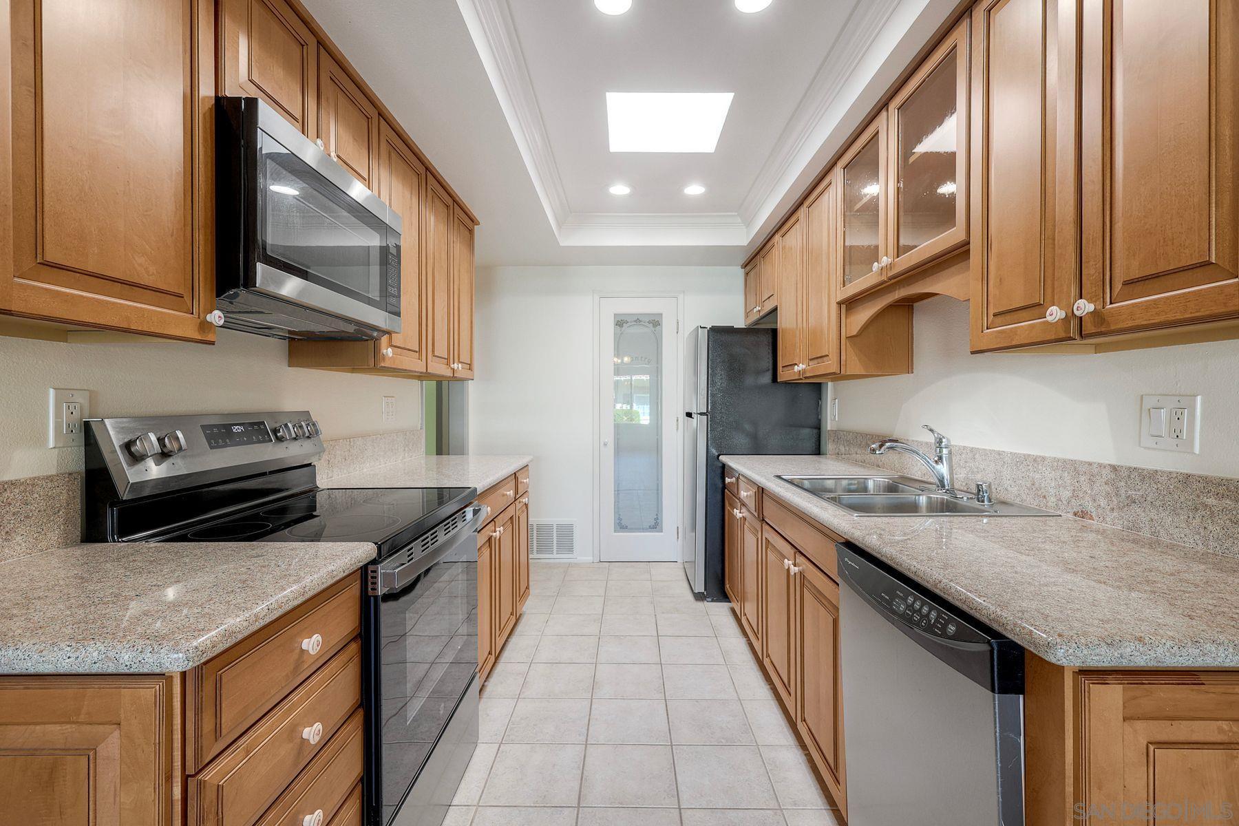 Detail Gallery Image 9 of 23 For 16645  Bernardo Oaks Drive, San Diego,  CA 92128 - 2 Beds | 2 Baths