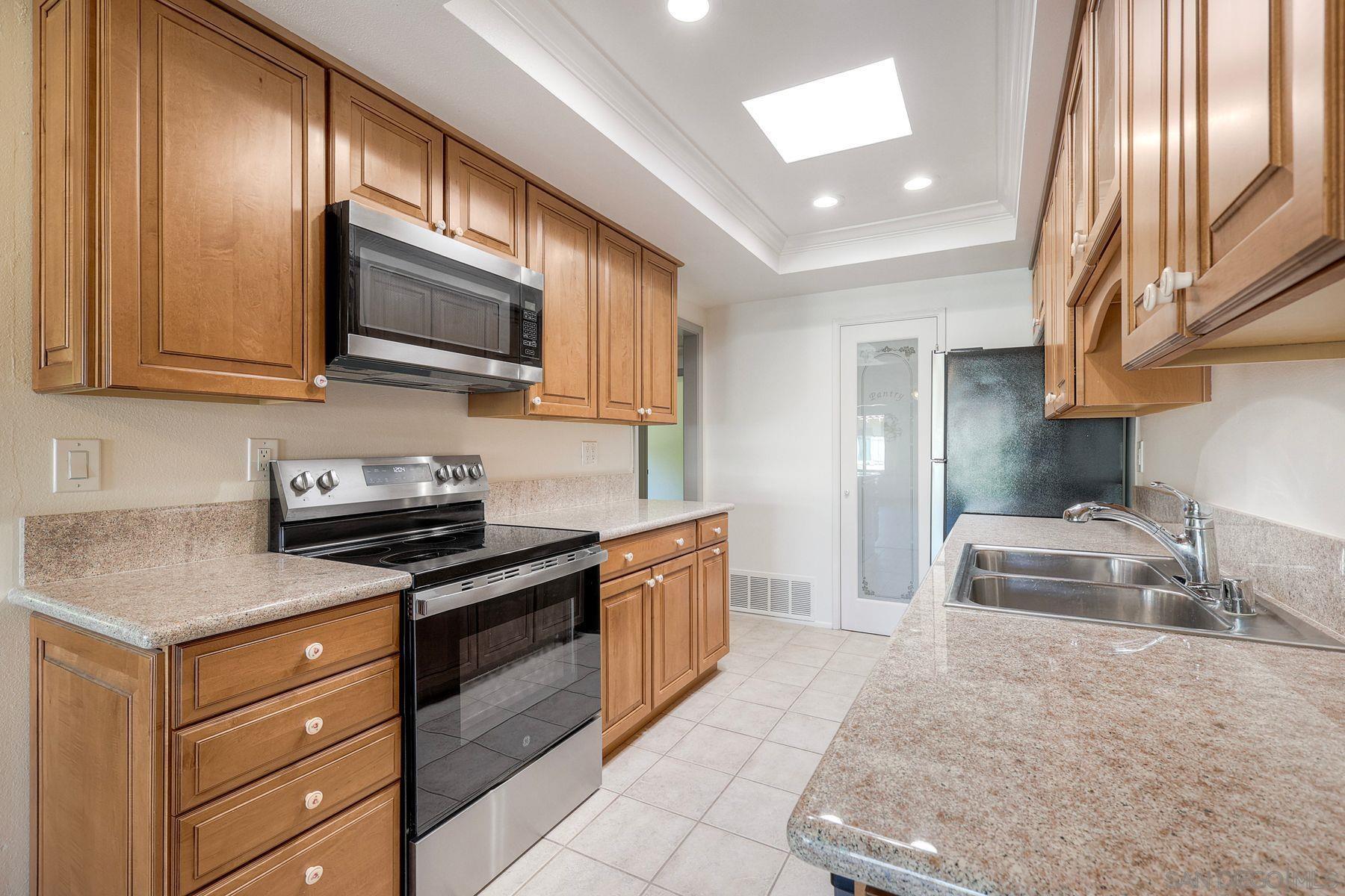 Detail Gallery Image 10 of 23 For 16645  Bernardo Oaks Drive, San Diego,  CA 92128 - 2 Beds | 2 Baths