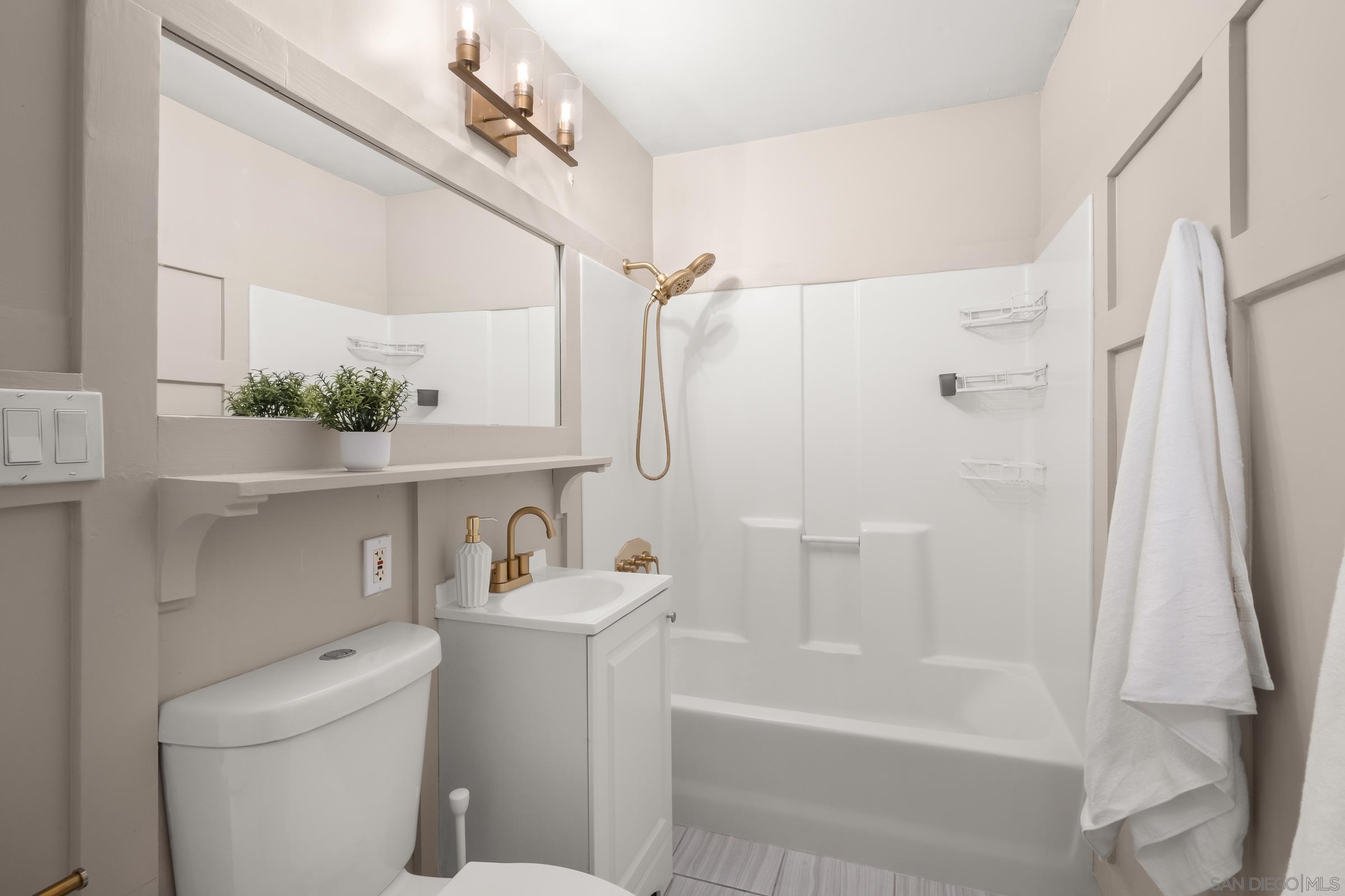 Detail Gallery Image 20 of 43 For 2713  Lancelot Dr, Oceanside,  CA 92054 - 3 Beds | 1/1 Baths