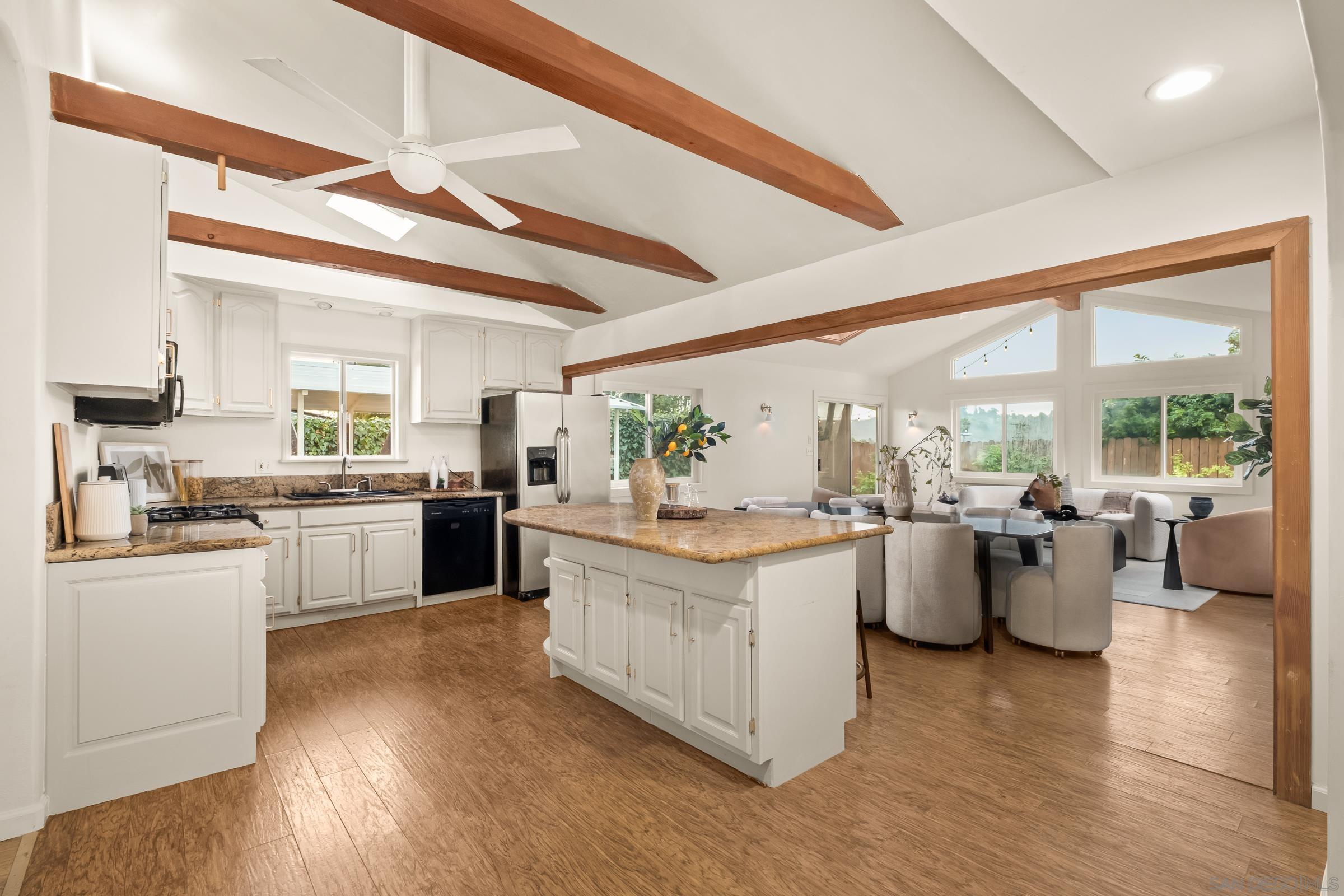 Detail Gallery Image 4 of 43 For 2713  Lancelot Dr, Oceanside,  CA 92054 - 3 Beds | 1/1 Baths