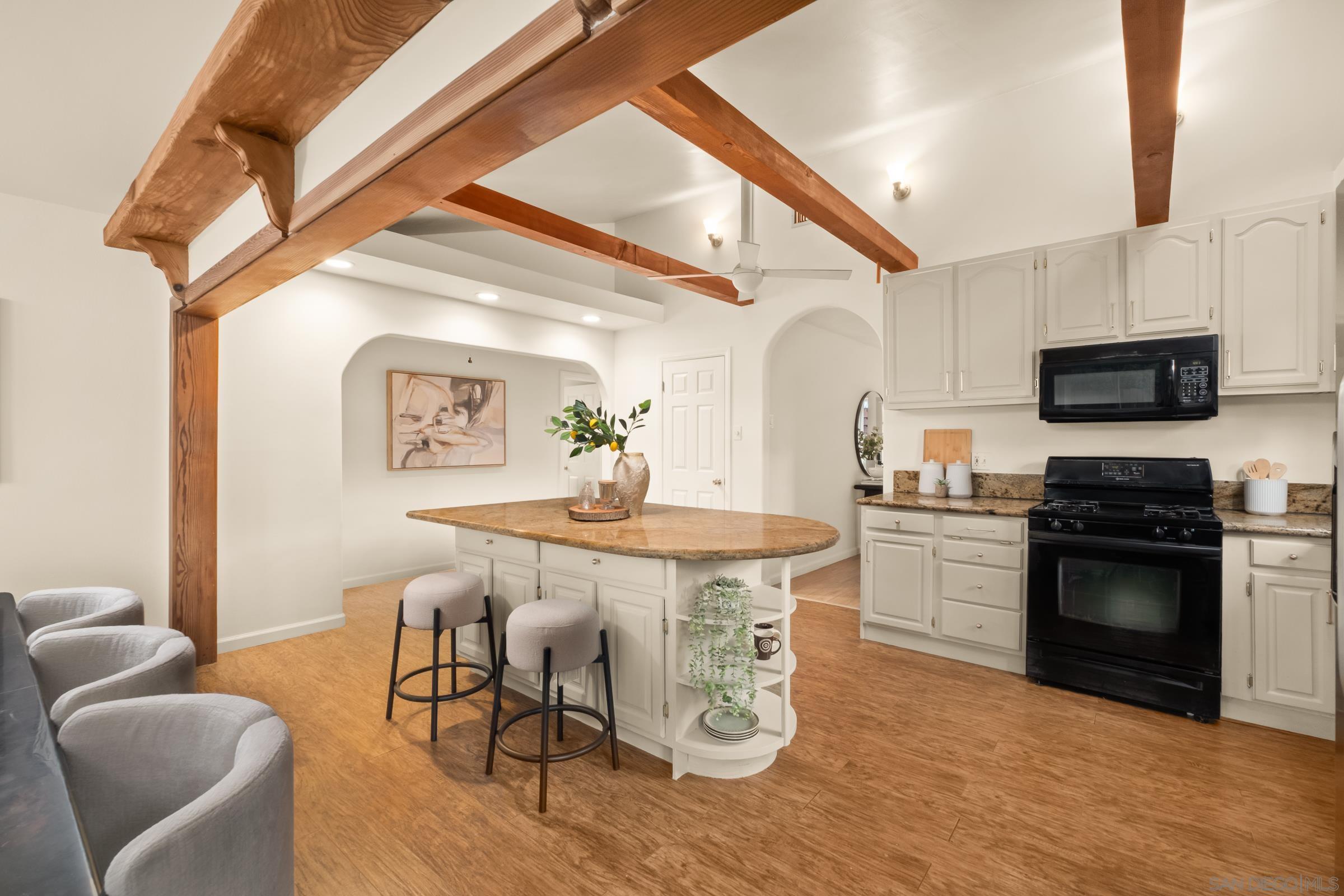 Detail Gallery Image 5 of 43 For 2713  Lancelot Dr, Oceanside,  CA 92054 - 3 Beds | 1/1 Baths